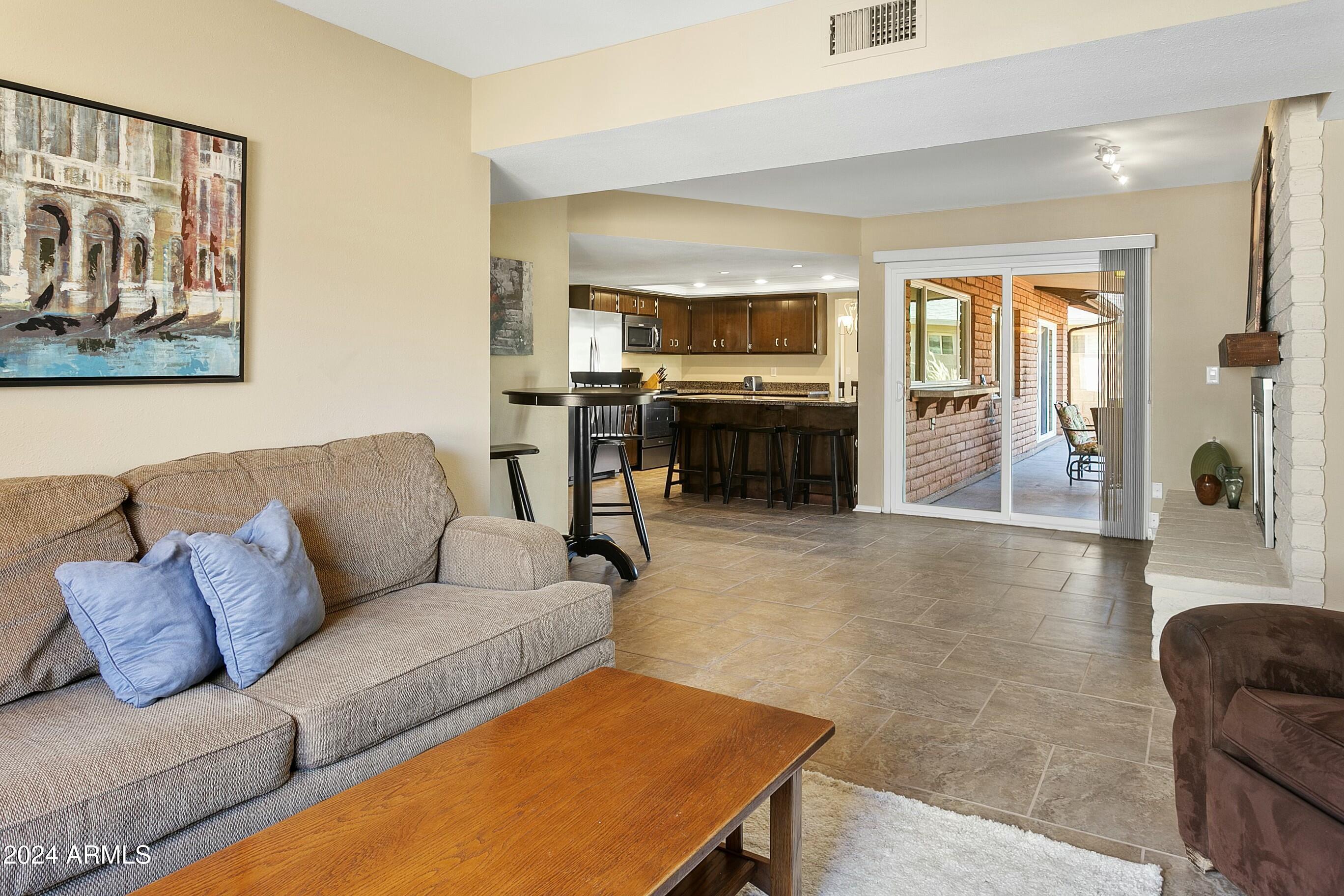 954 E Westchester Drive