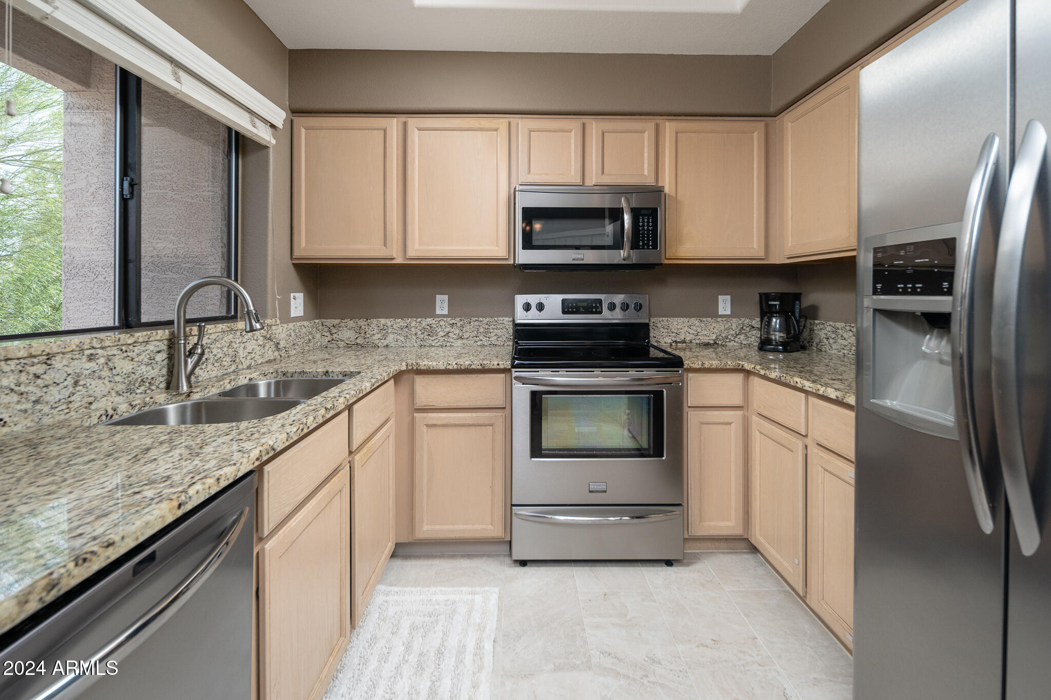 9151 W GREENWAY Road, 243