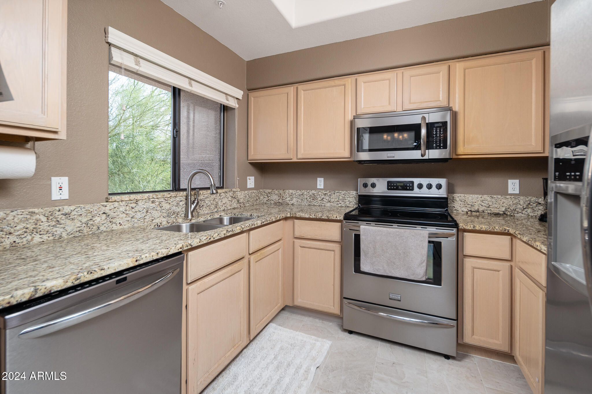 9151 W GREENWAY Road, 243