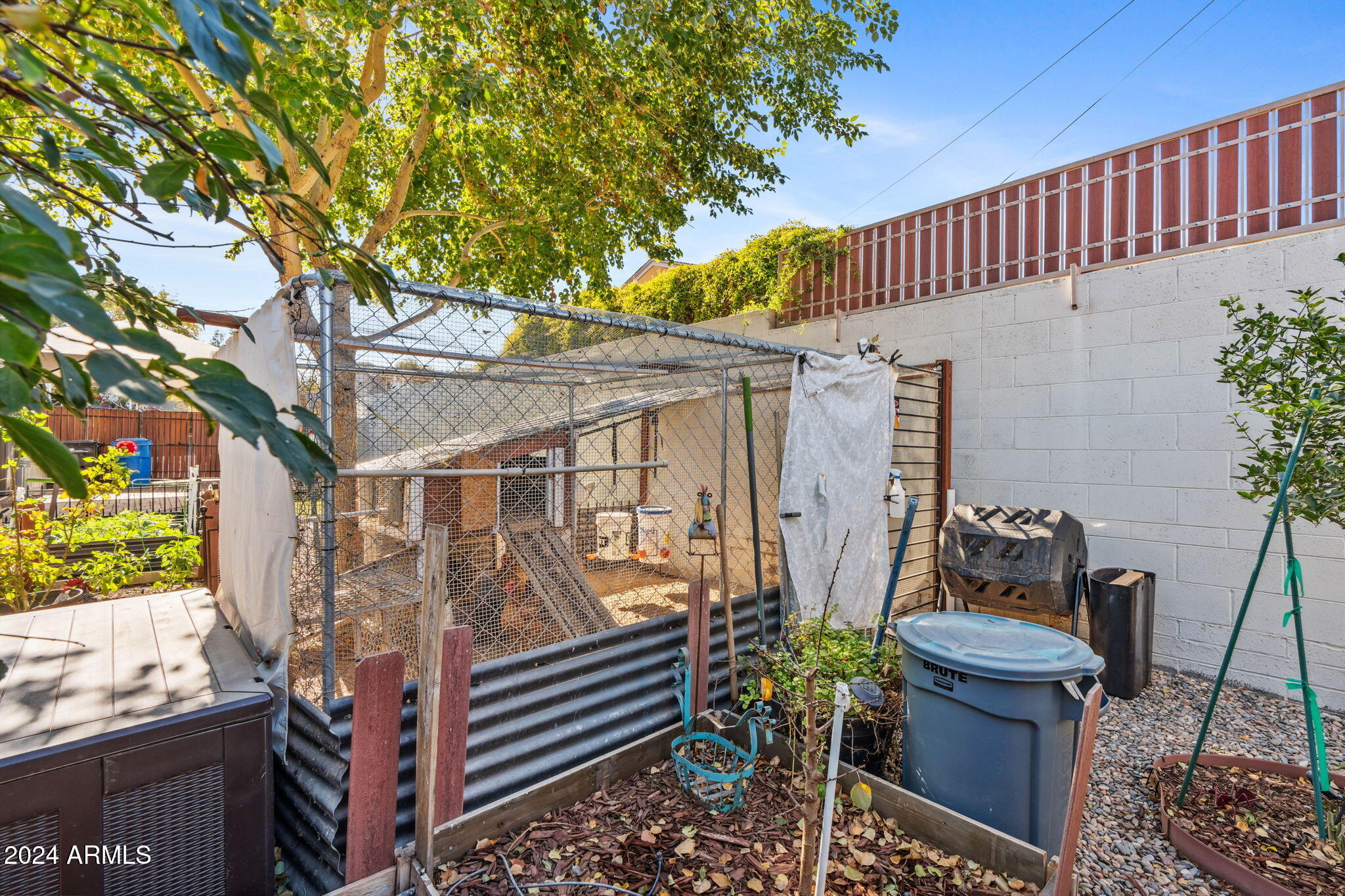 1840 E Avenida Del Oro