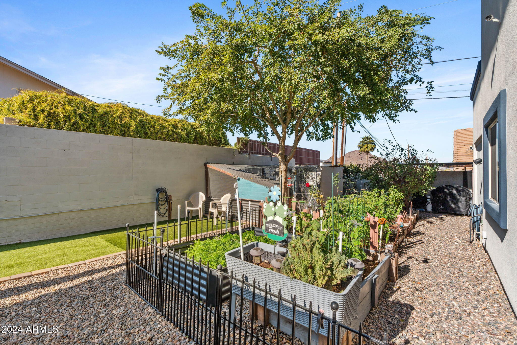 1840 E Avenida Del Oro