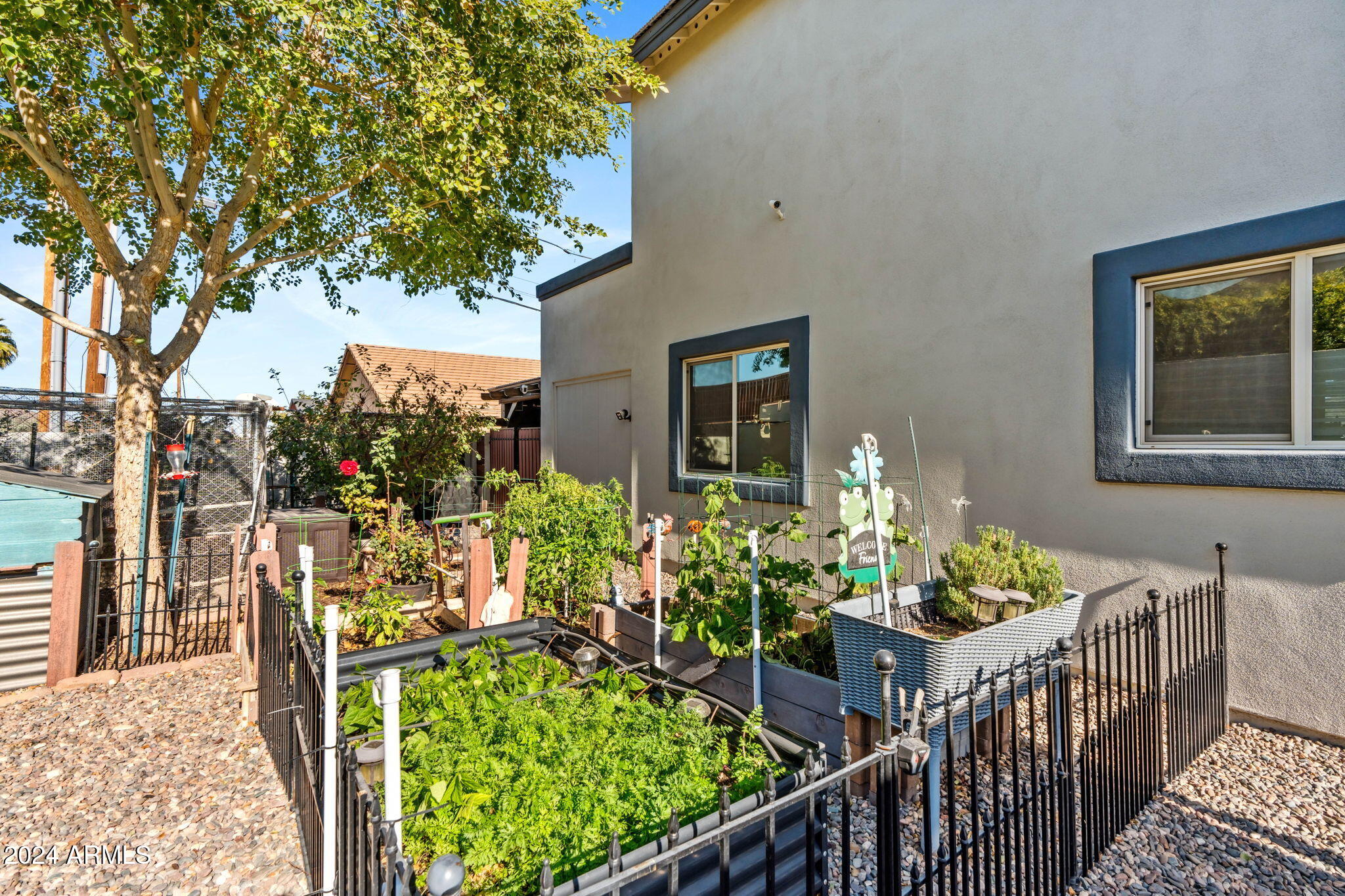 1840 E Avenida Del Oro
