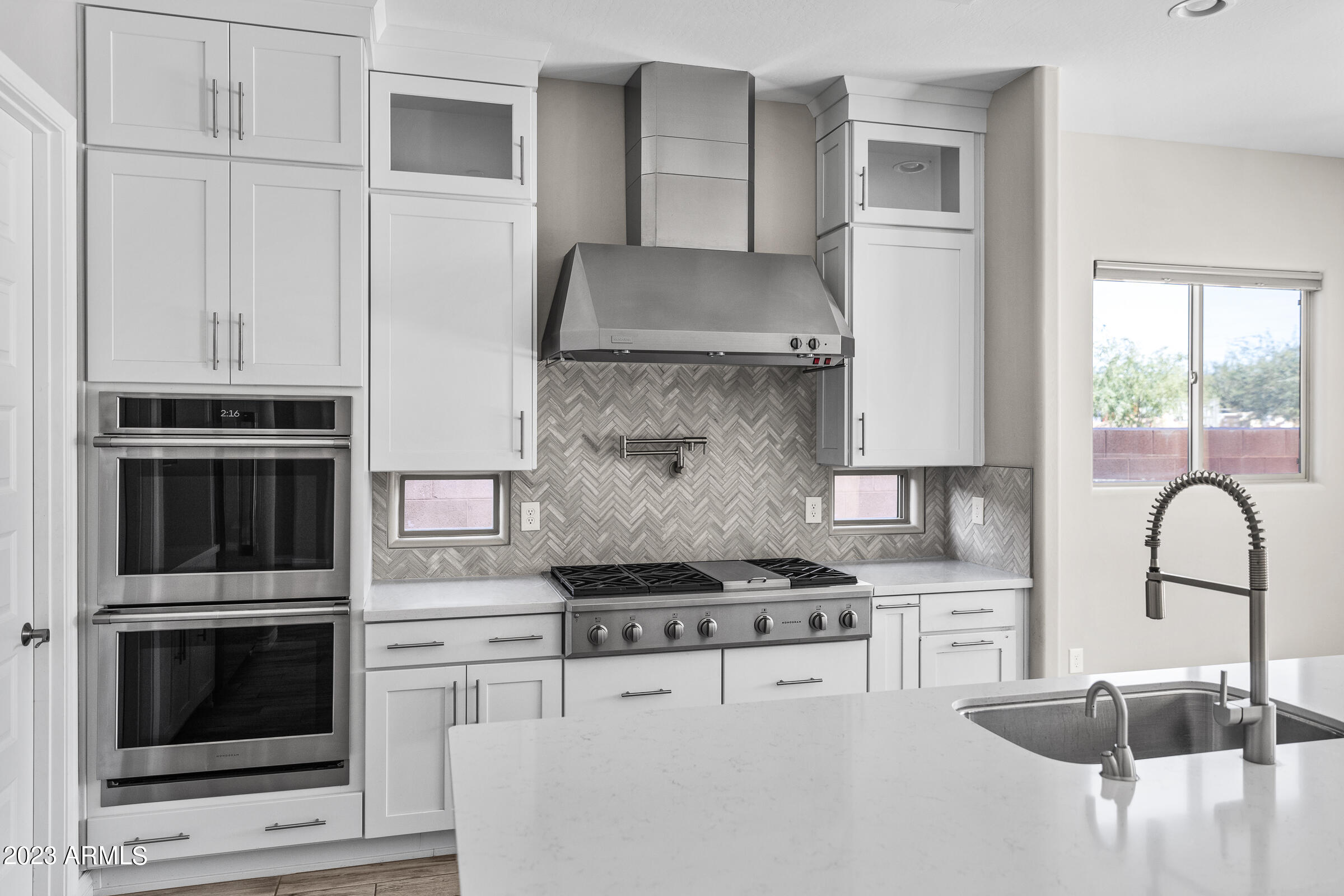 34801 N 53RD Street, 10