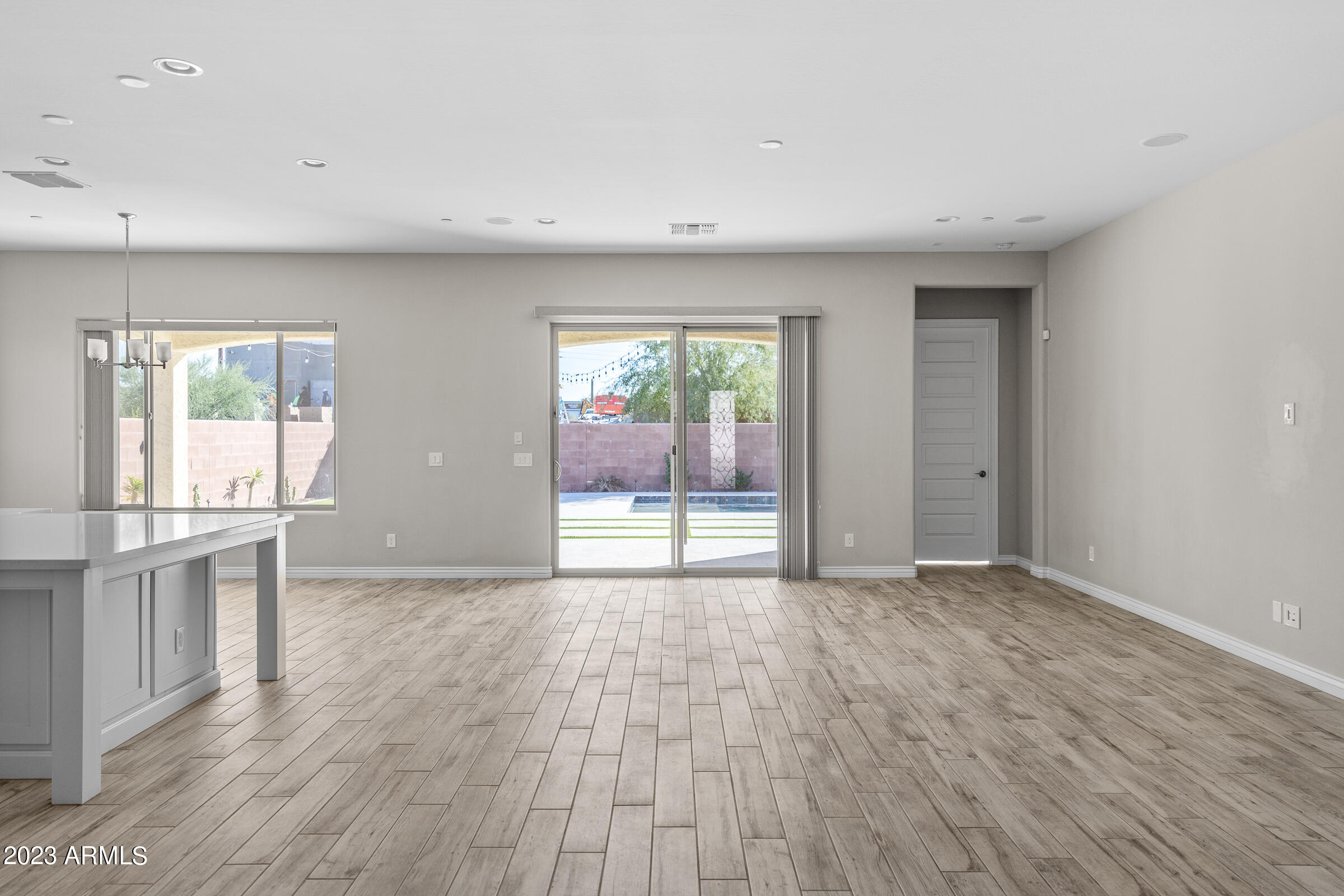 34801 N 53RD Street, 10