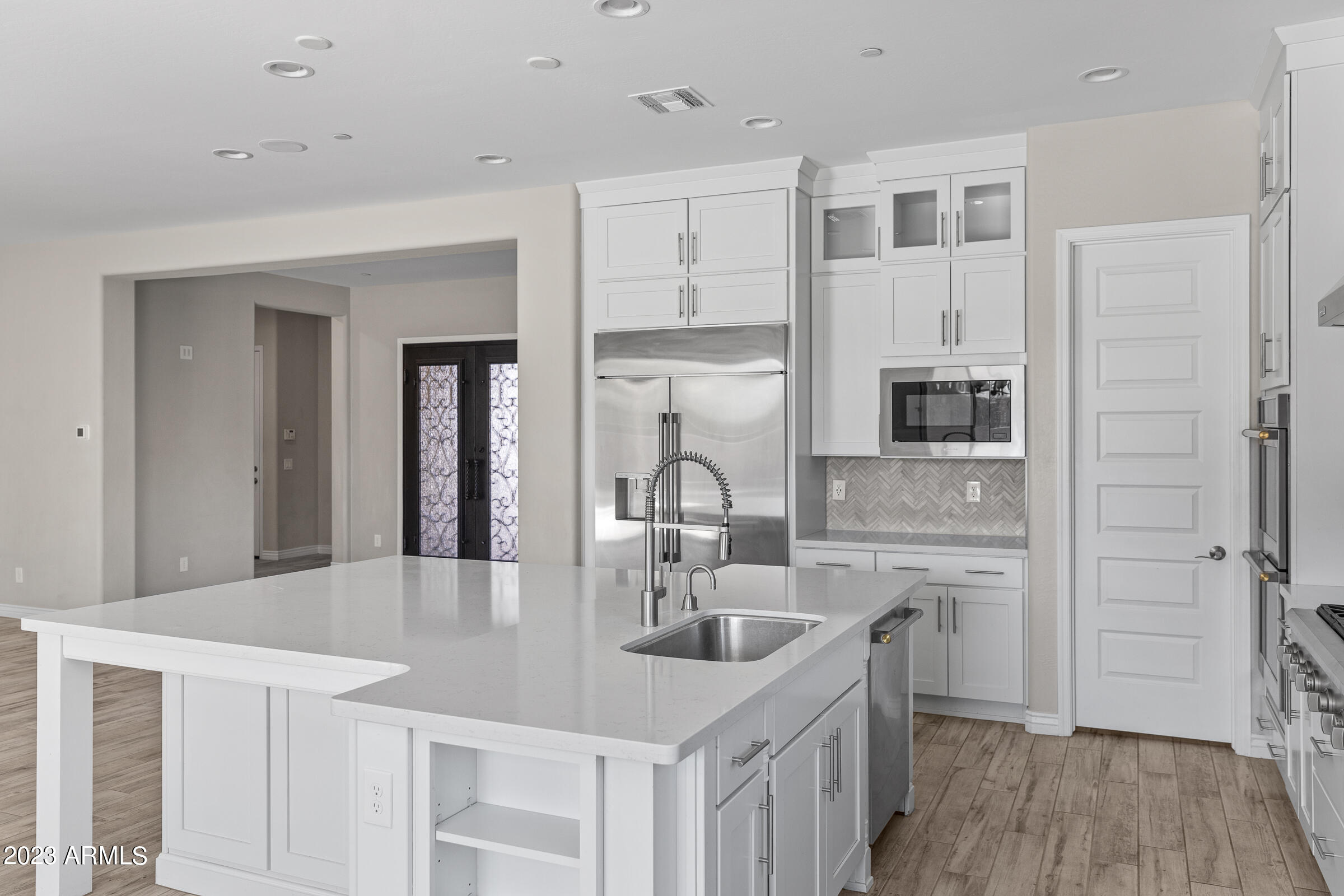 34801 N 53RD Street, 10