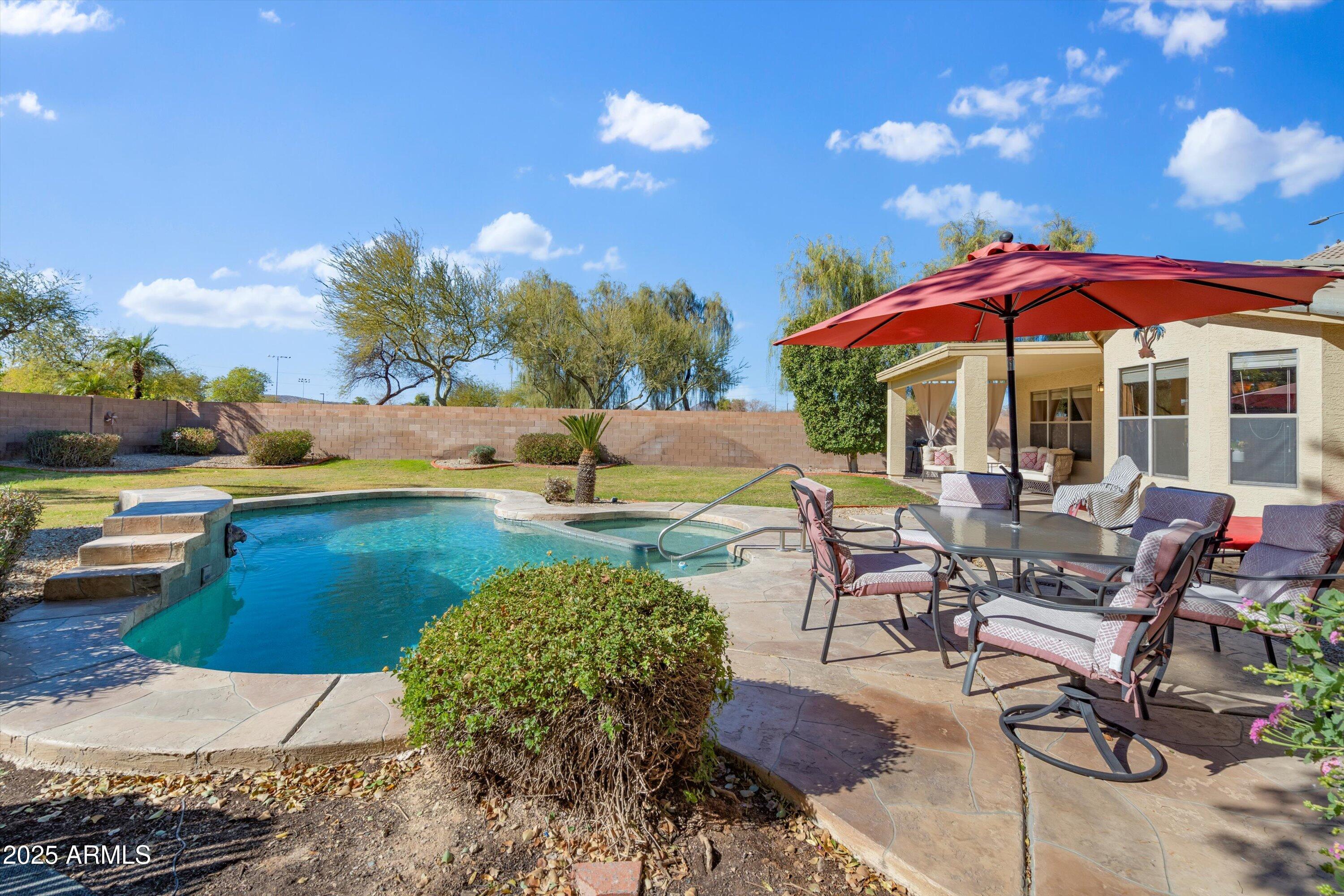 3315 W WALTER Way