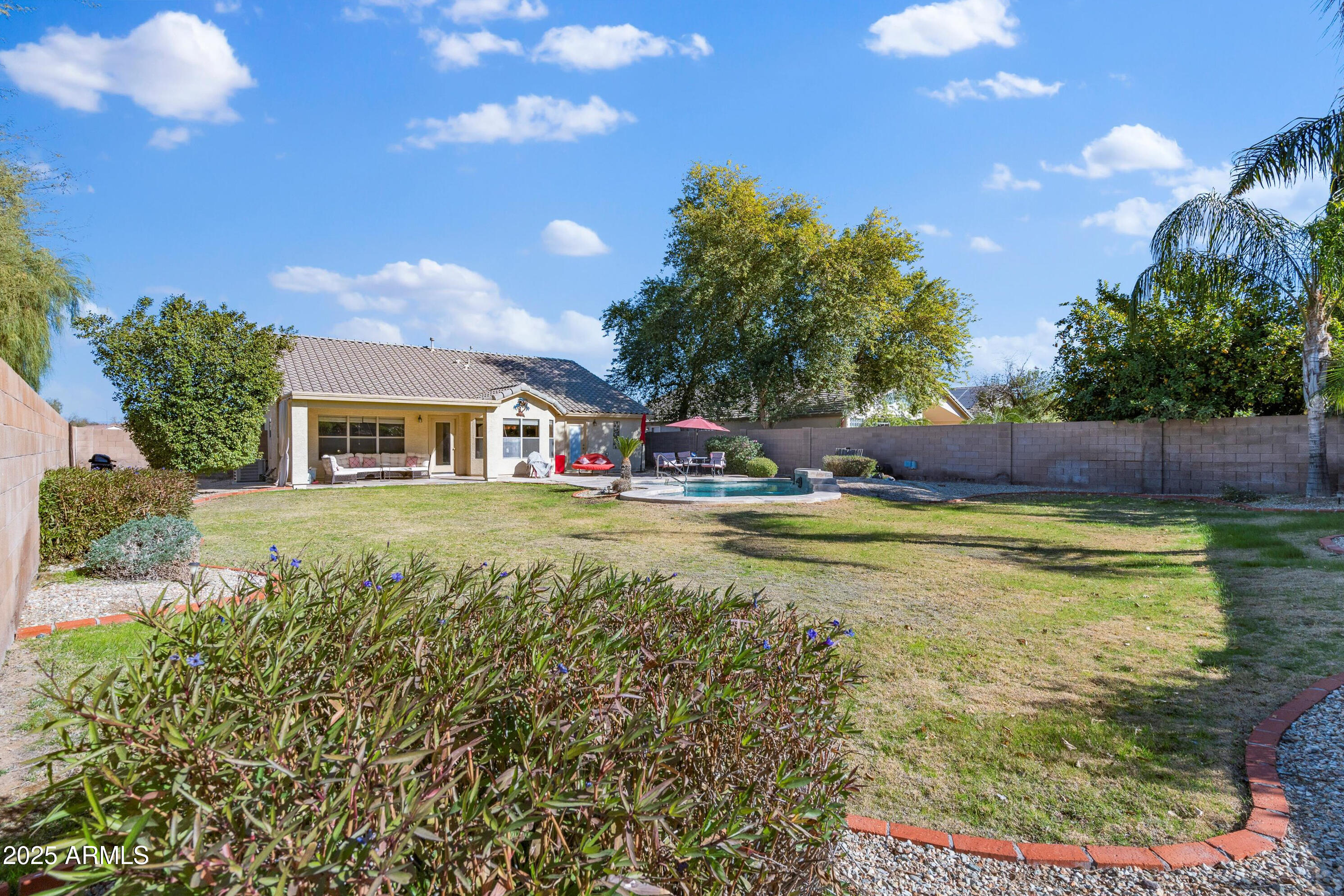 3315 W WALTER Way