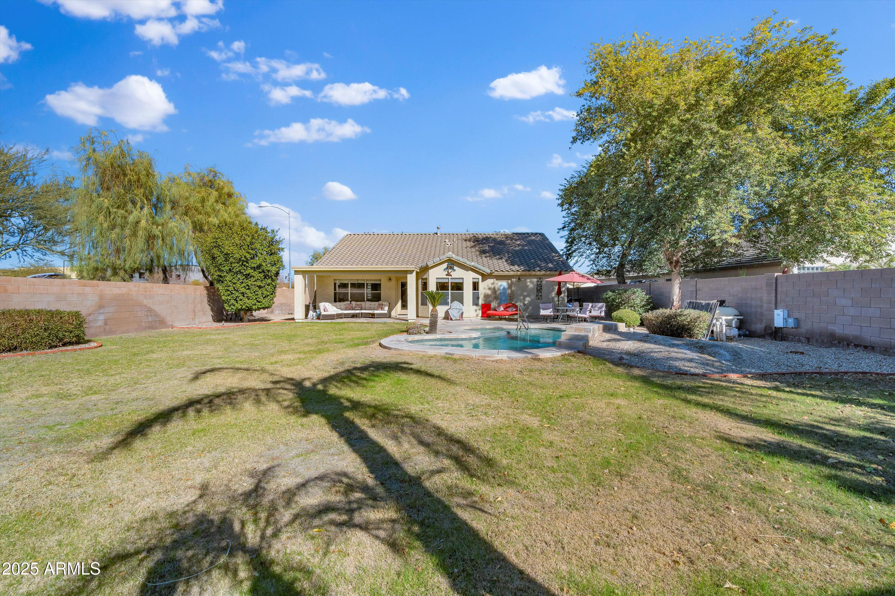 3315 W WALTER Way