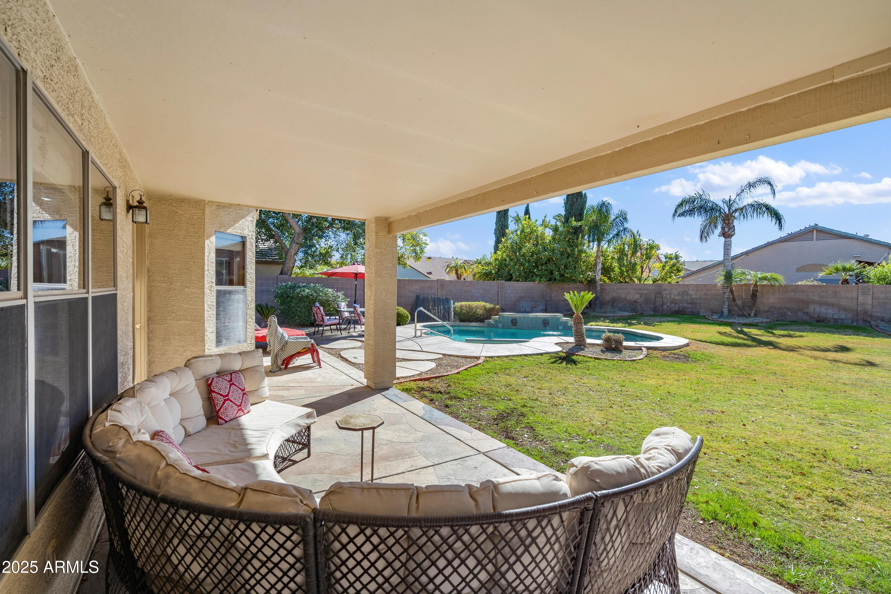 3315 W WALTER Way