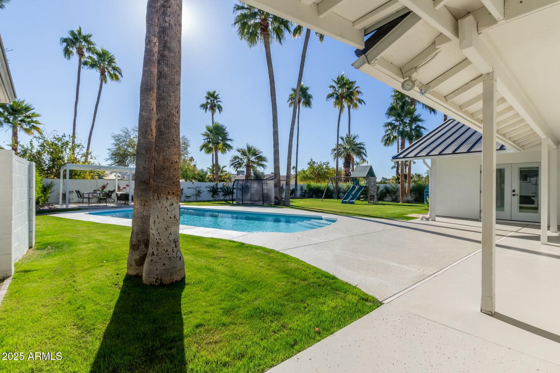 7489 E WINDROSE Drive