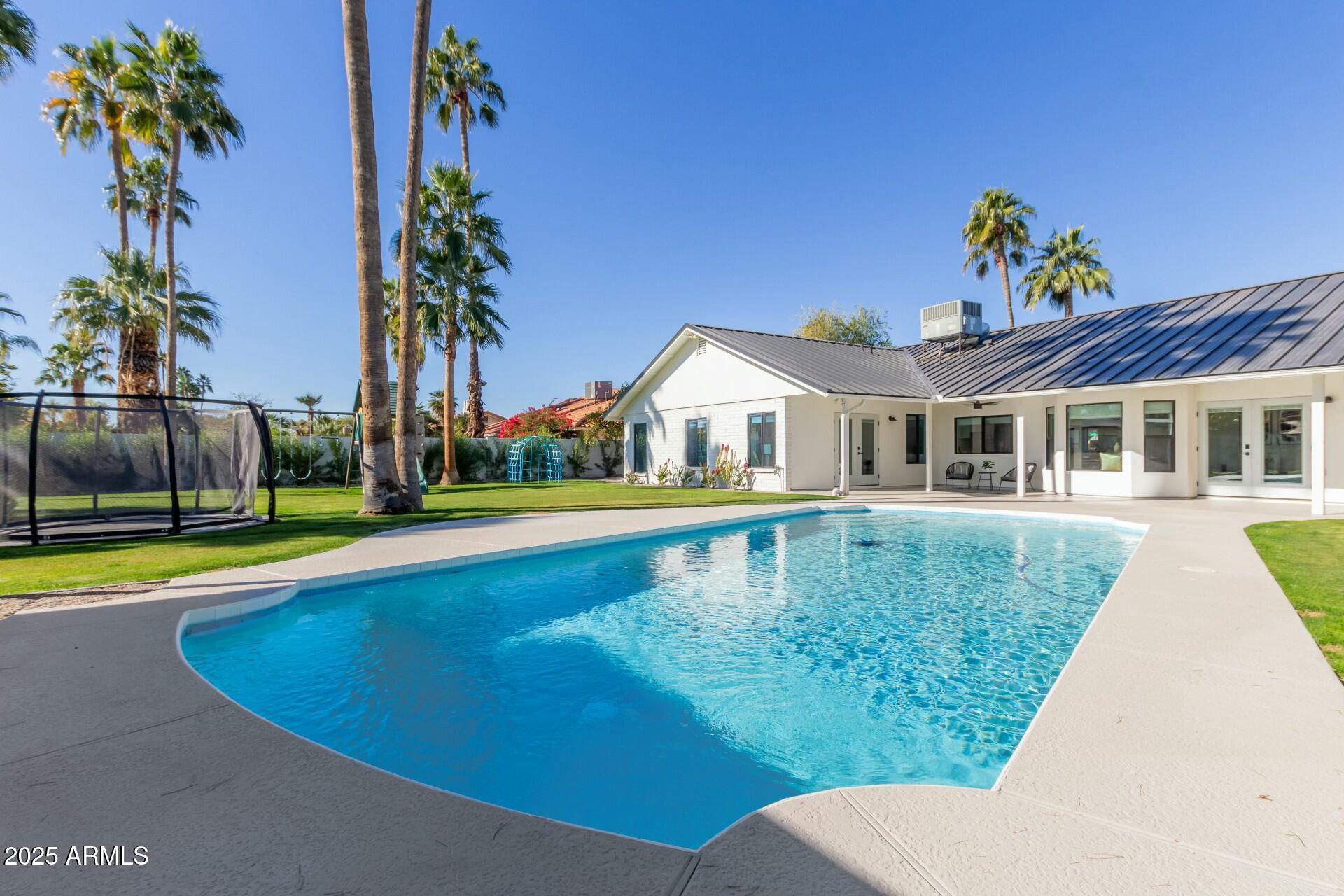 7489 E WINDROSE Drive