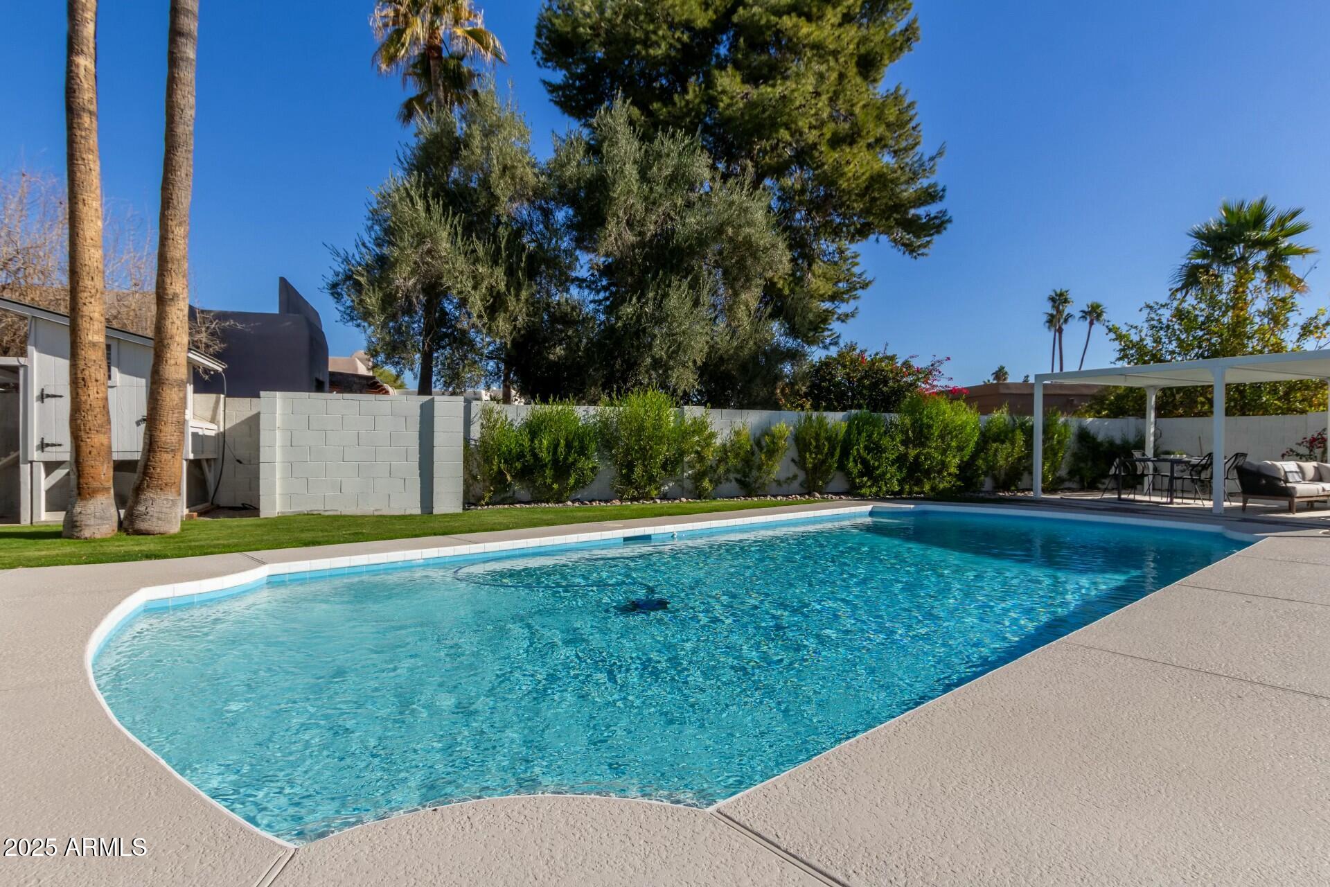 7489 E WINDROSE Drive