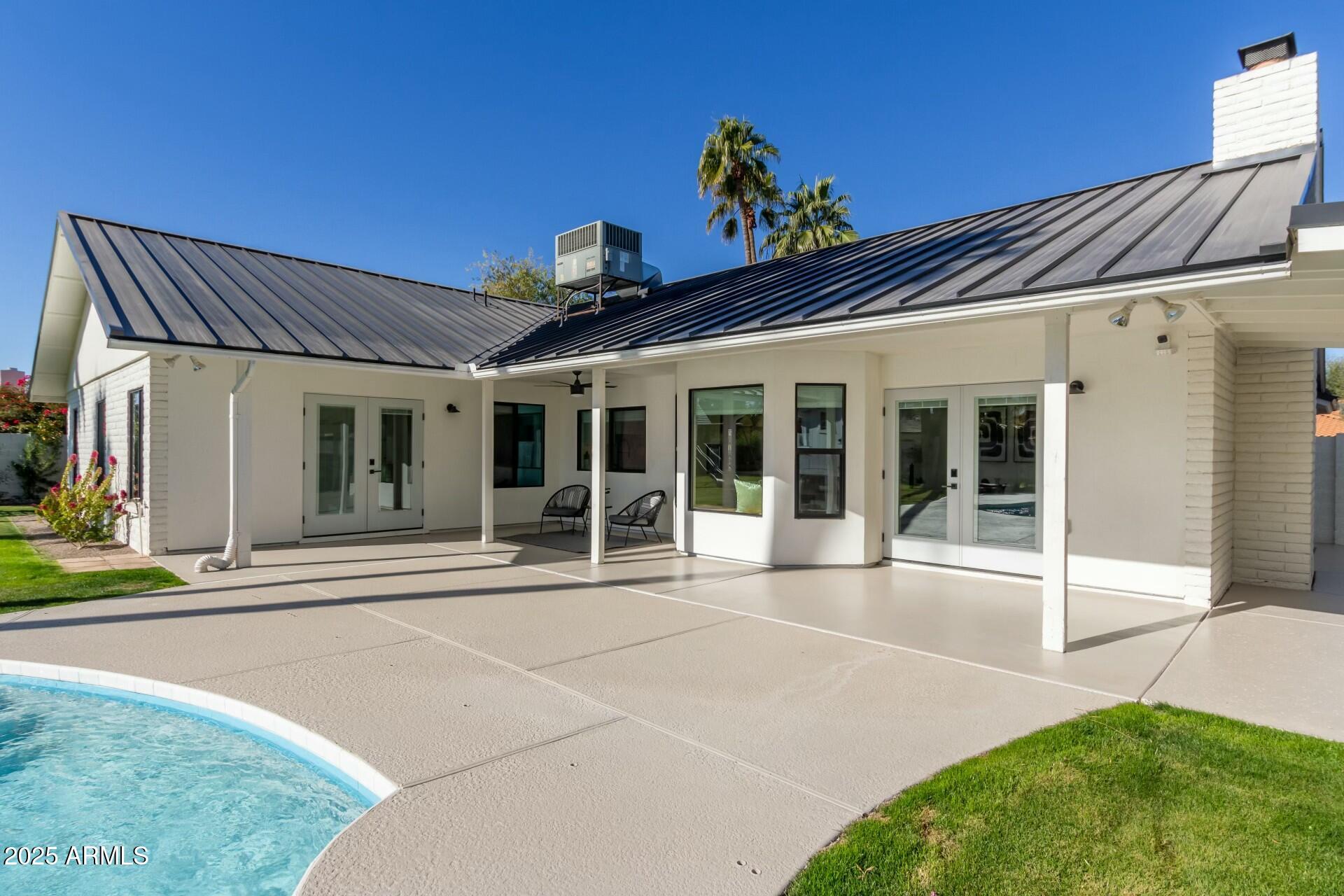 7489 E WINDROSE Drive