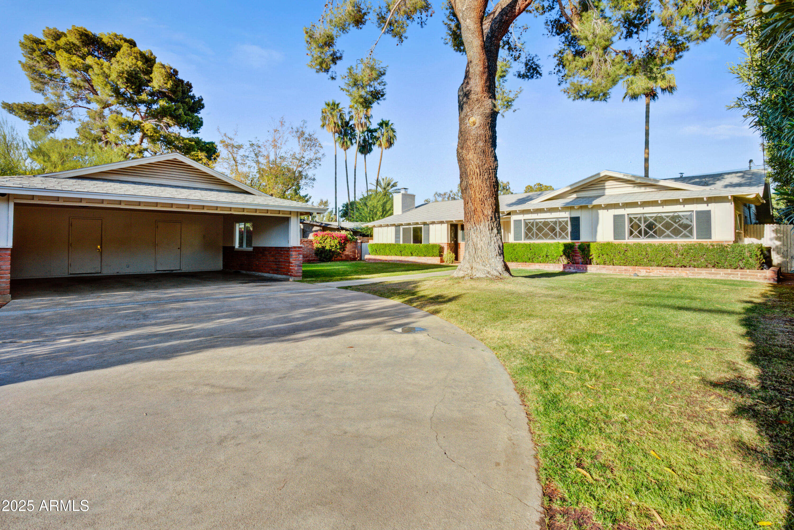3009 N VALENCIA Lane