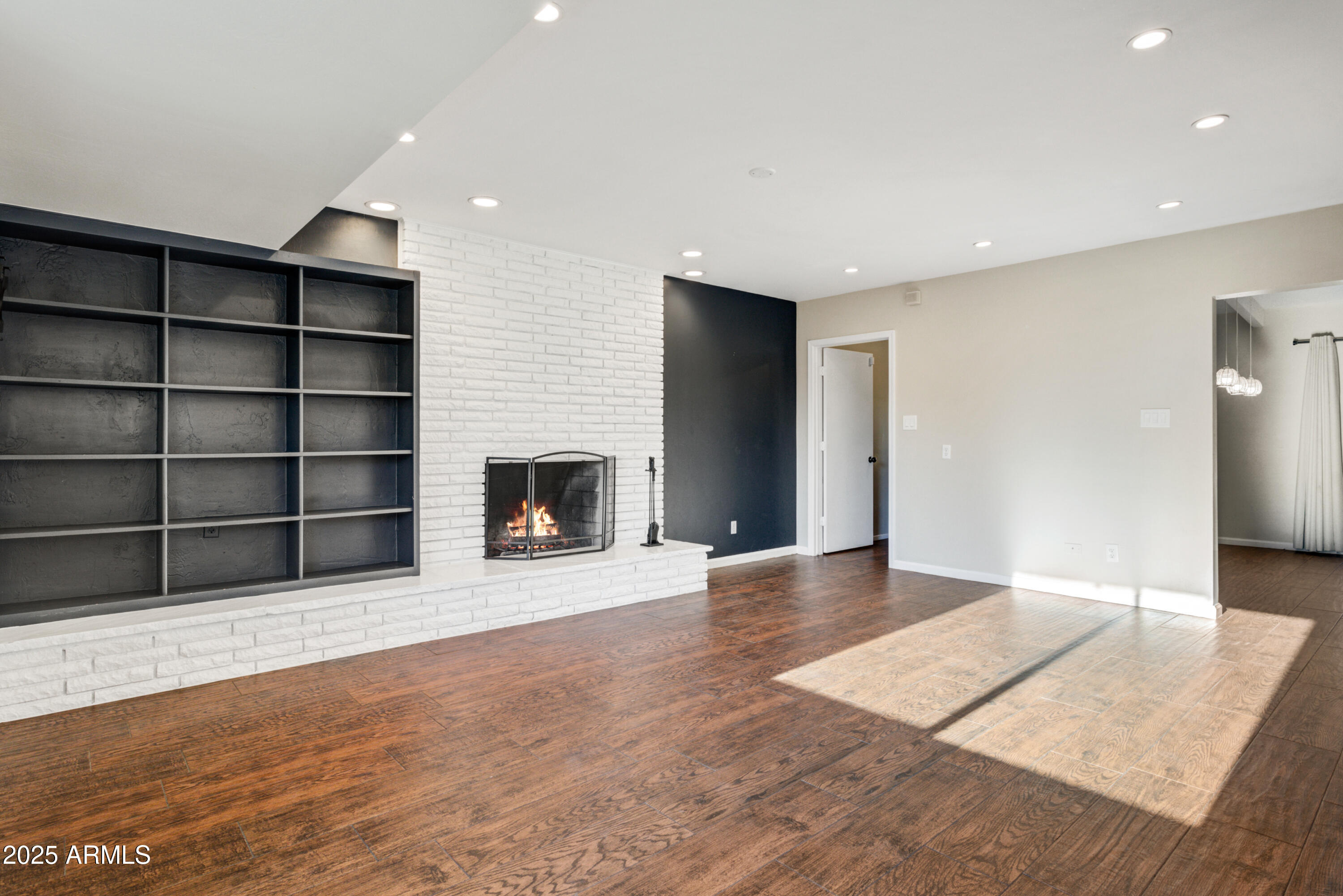 3009 N VALENCIA Lane