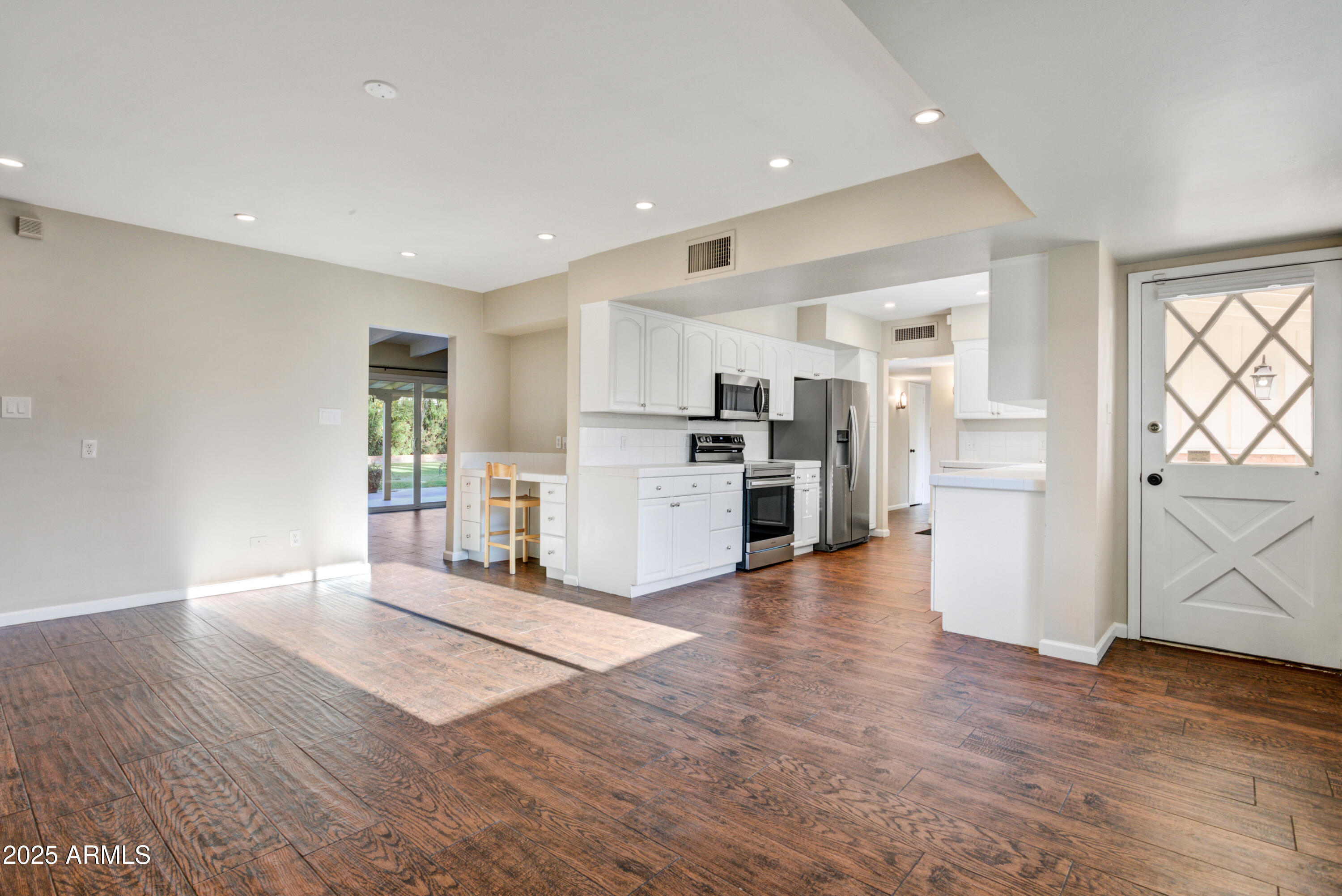 3009 N VALENCIA Lane