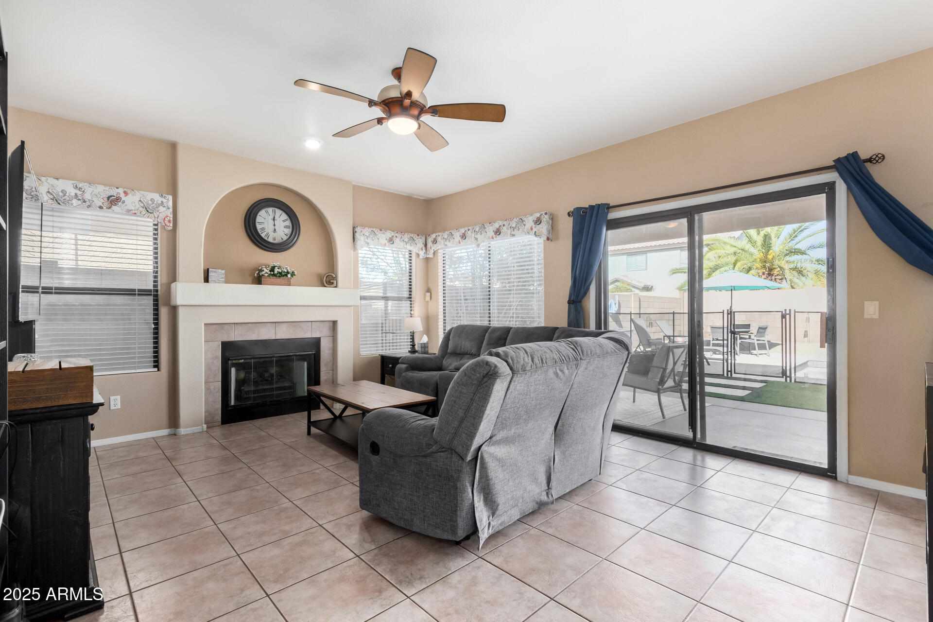 4338 E WOODRIDGE Drive