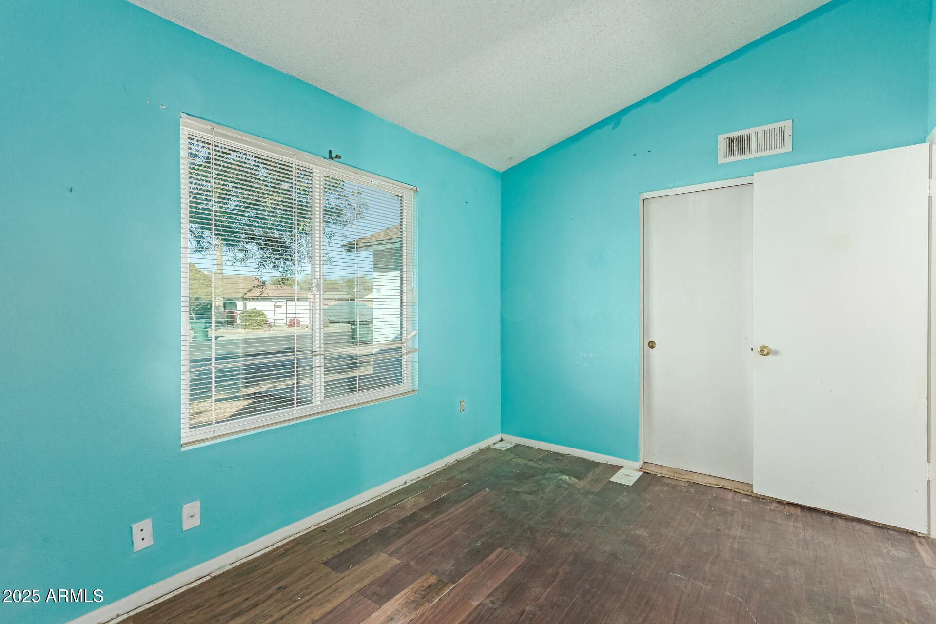 3009 W POTTER Drive