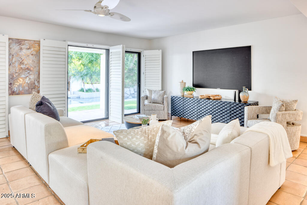 3117 E SIERRA MADRE Way