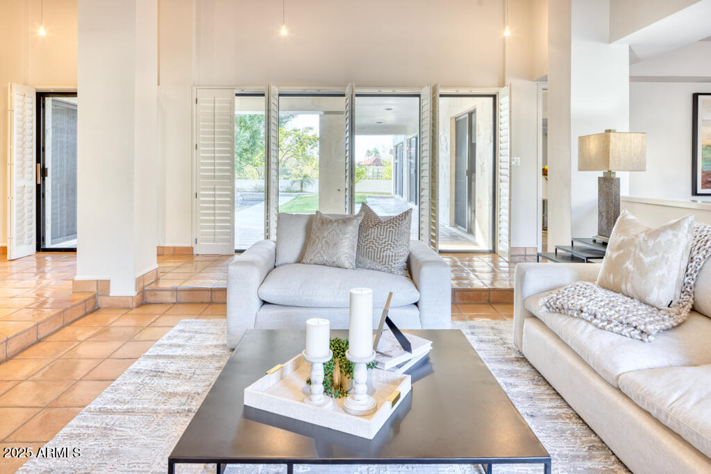 3117 E SIERRA MADRE Way