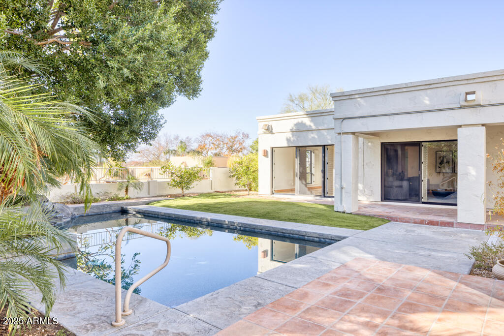 3117 E SIERRA MADRE Way
