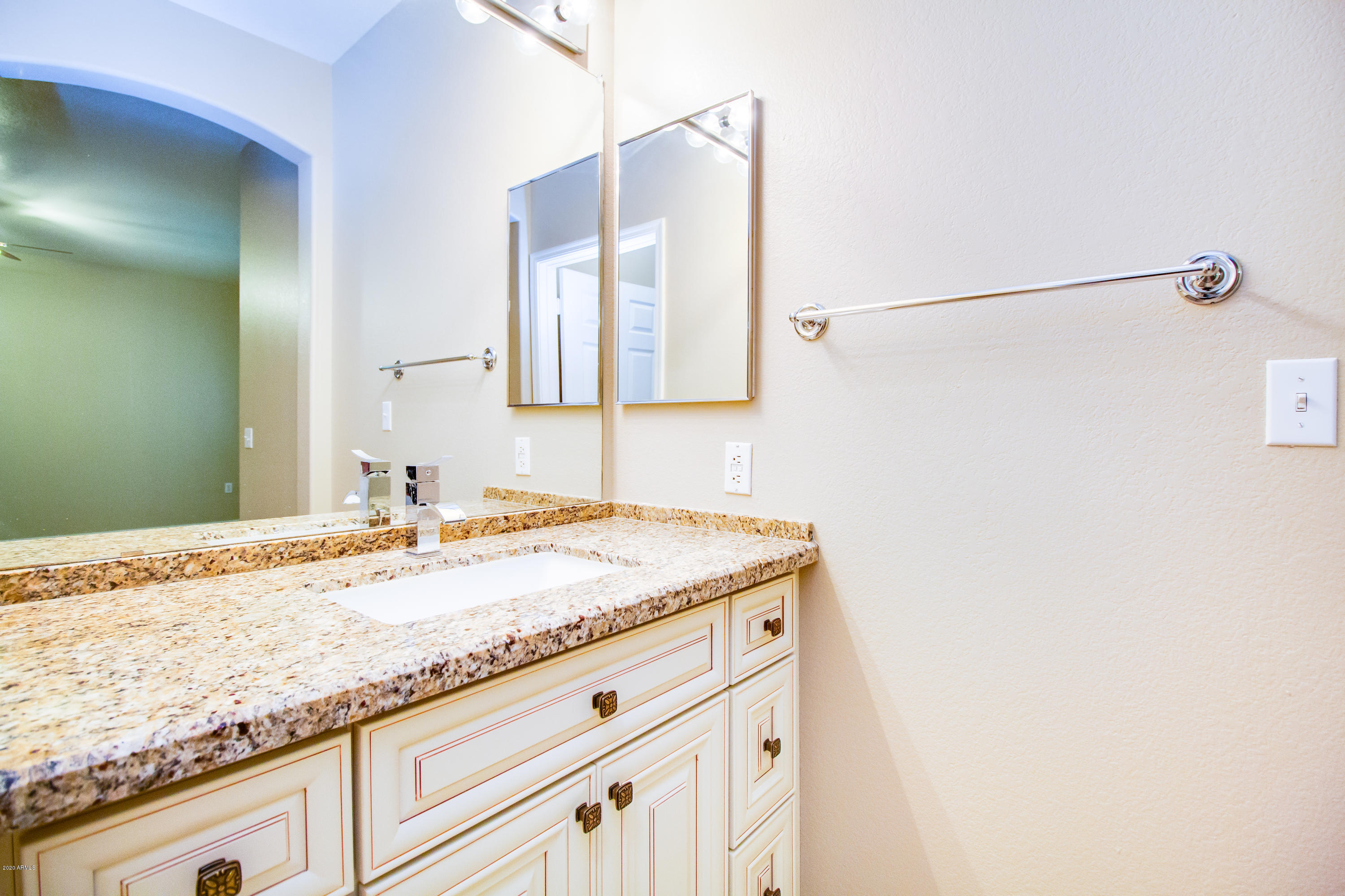 5335 E SHEA Boulevard 1051