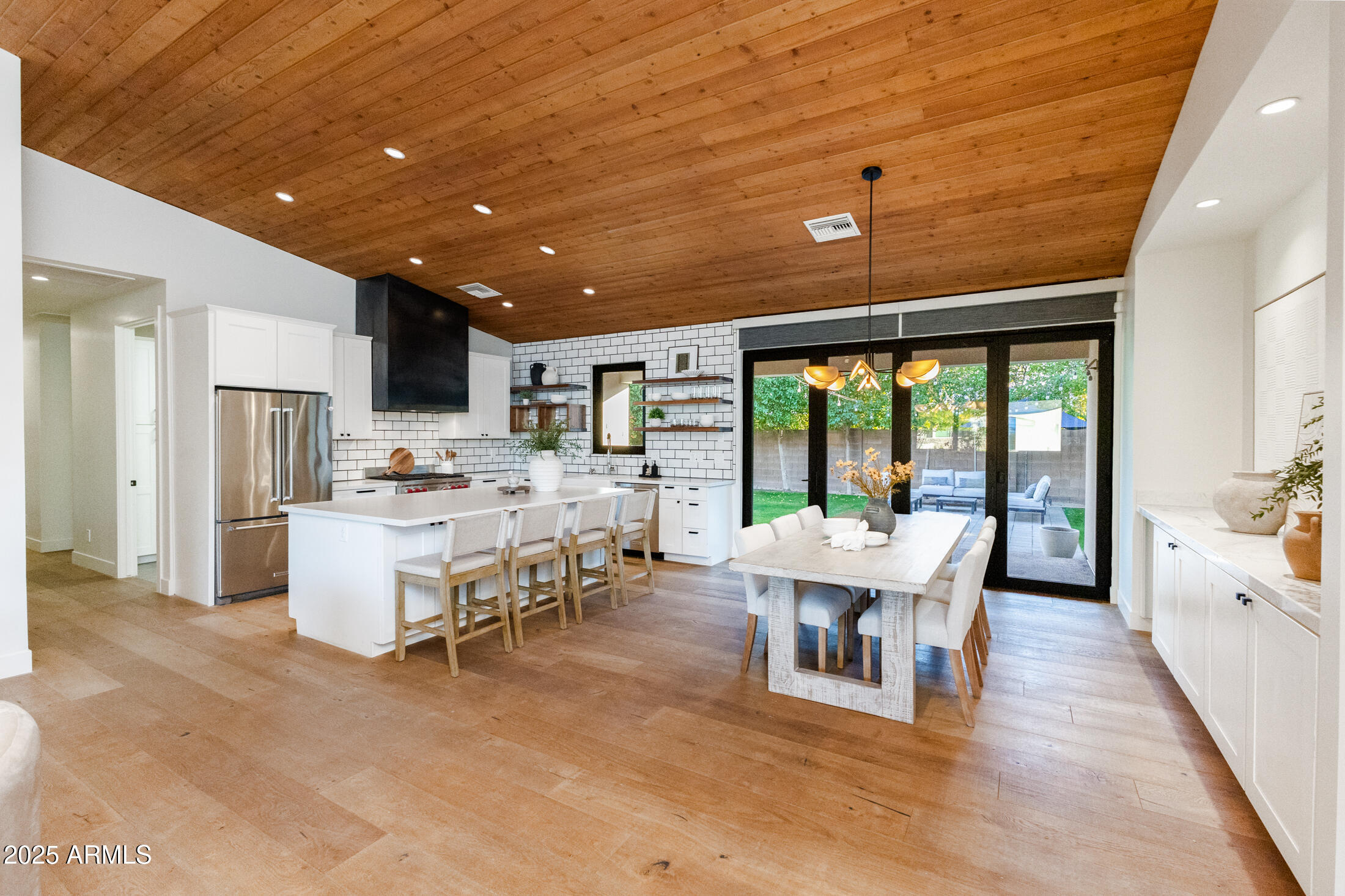 3931 E GLENROSA Avenue