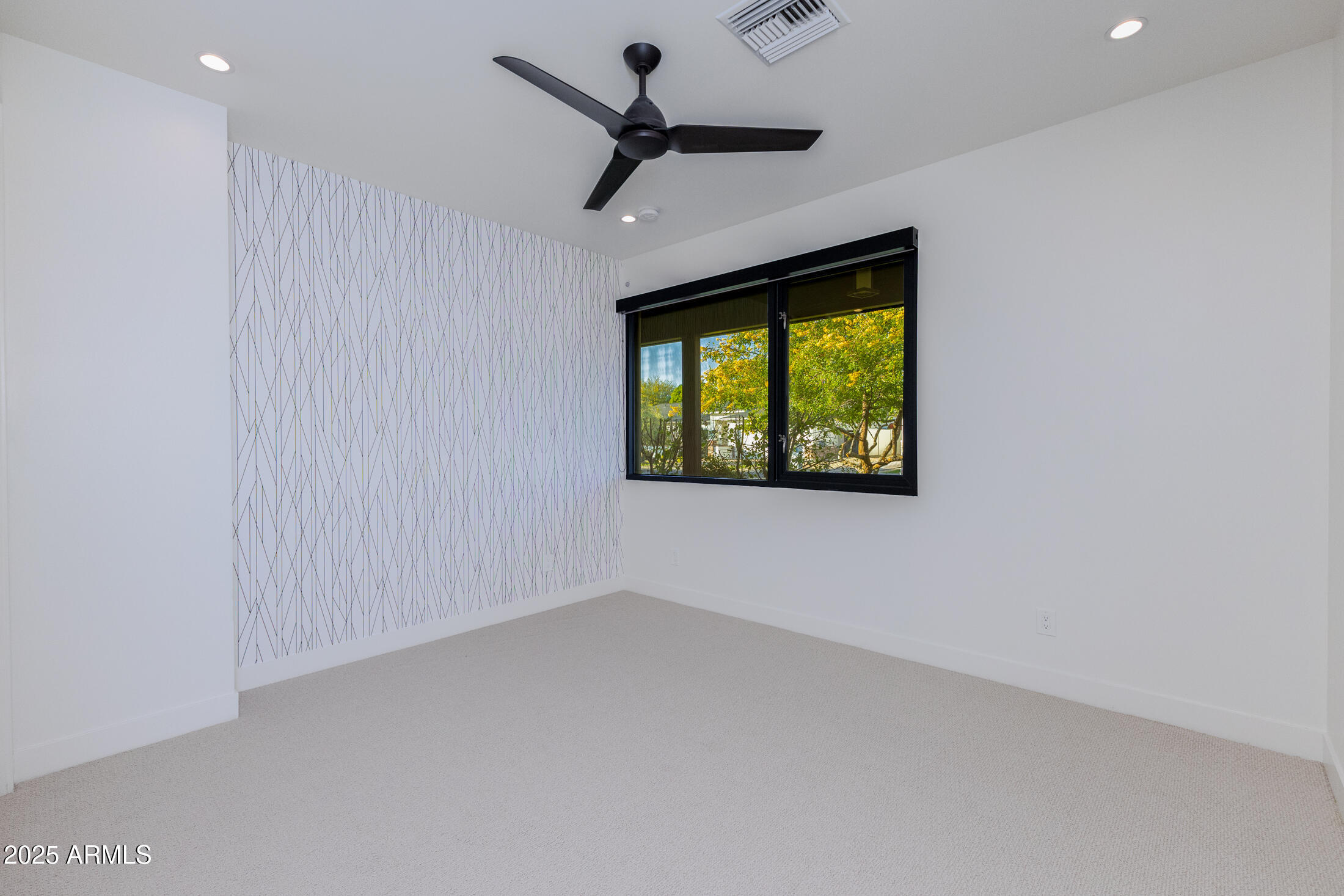 3931 E GLENROSA Avenue