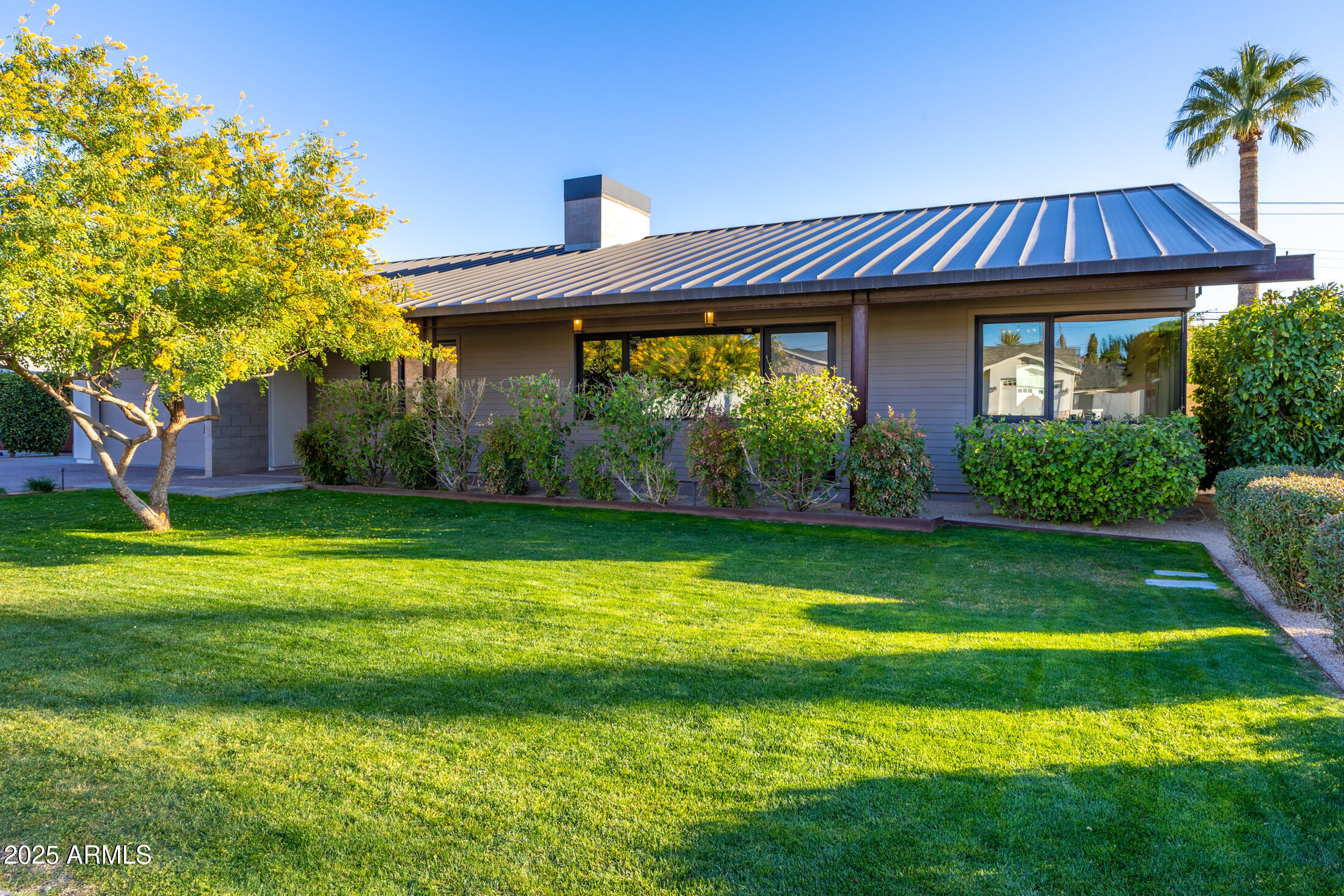 3931 E GLENROSA Avenue