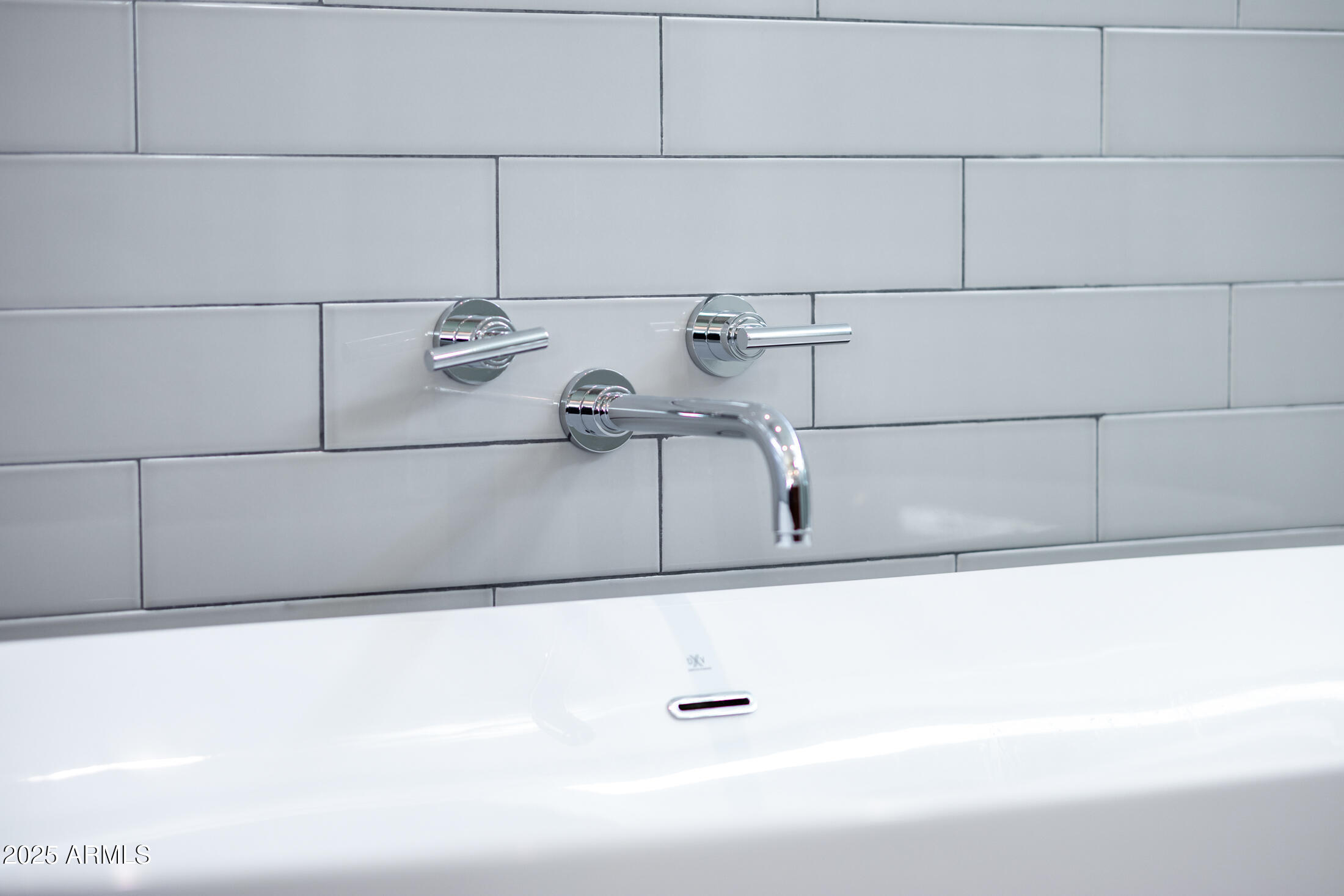 3931 E GLENROSA Avenue