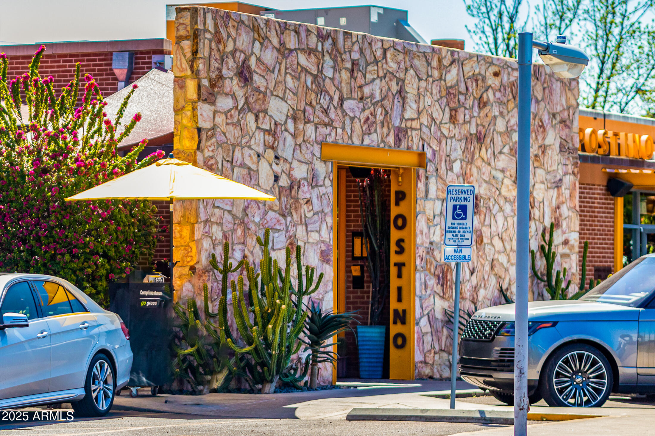 3931 E GLENROSA Avenue