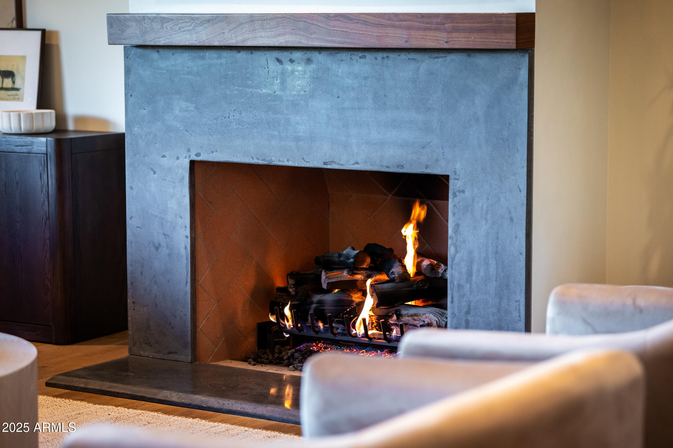 3931 E GLENROSA Avenue