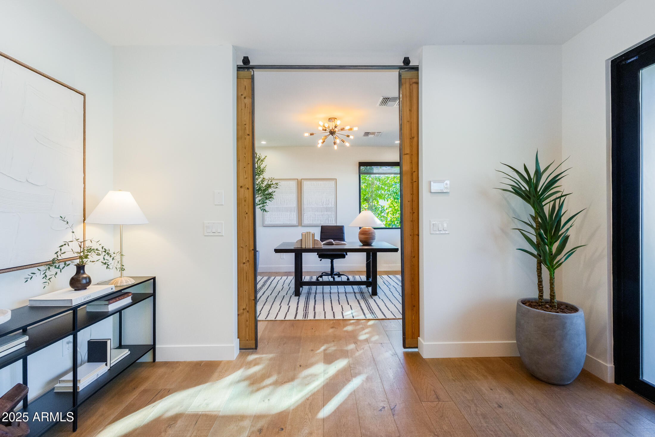 3931 E GLENROSA Avenue