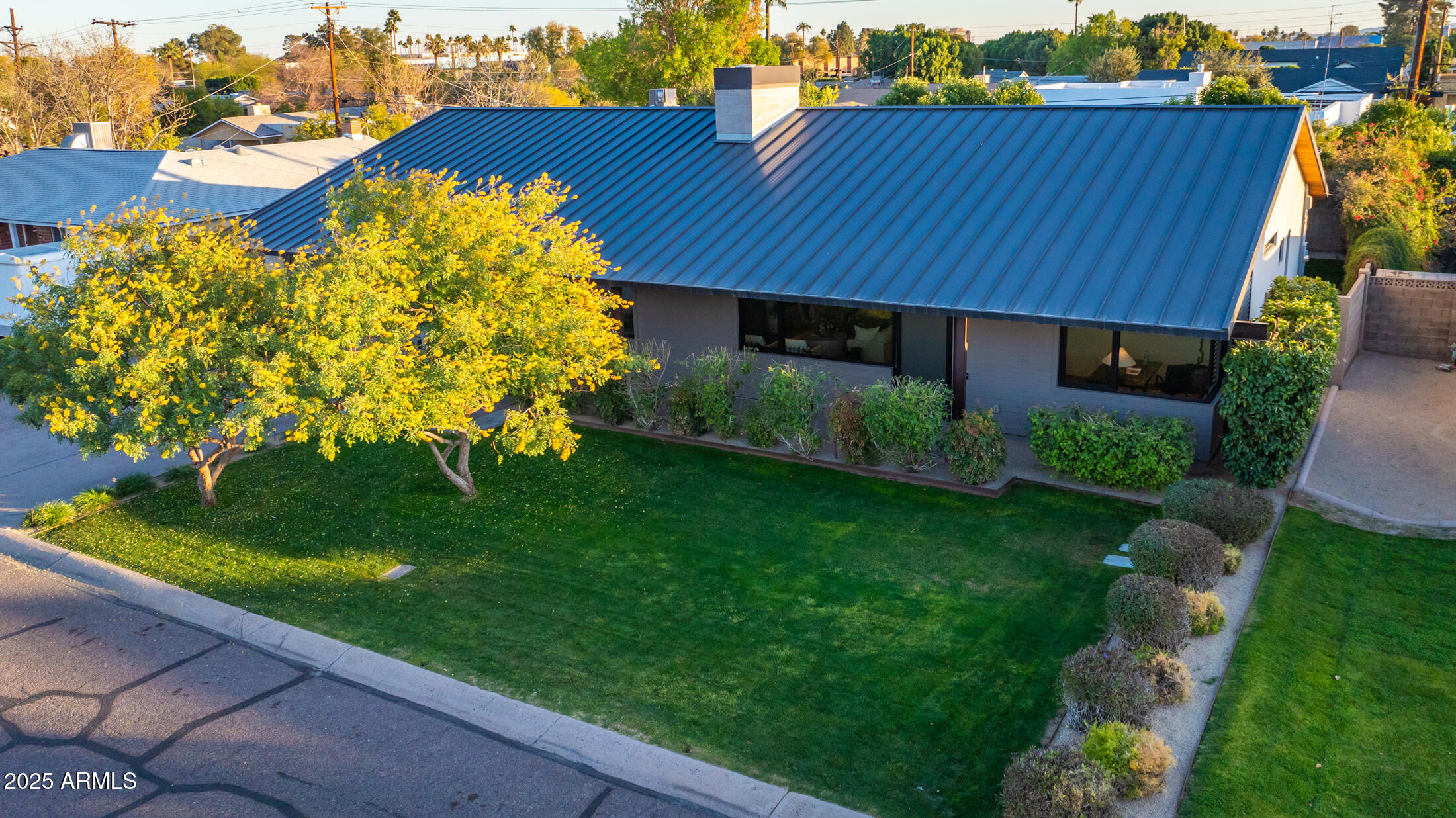 3931 E GLENROSA Avenue