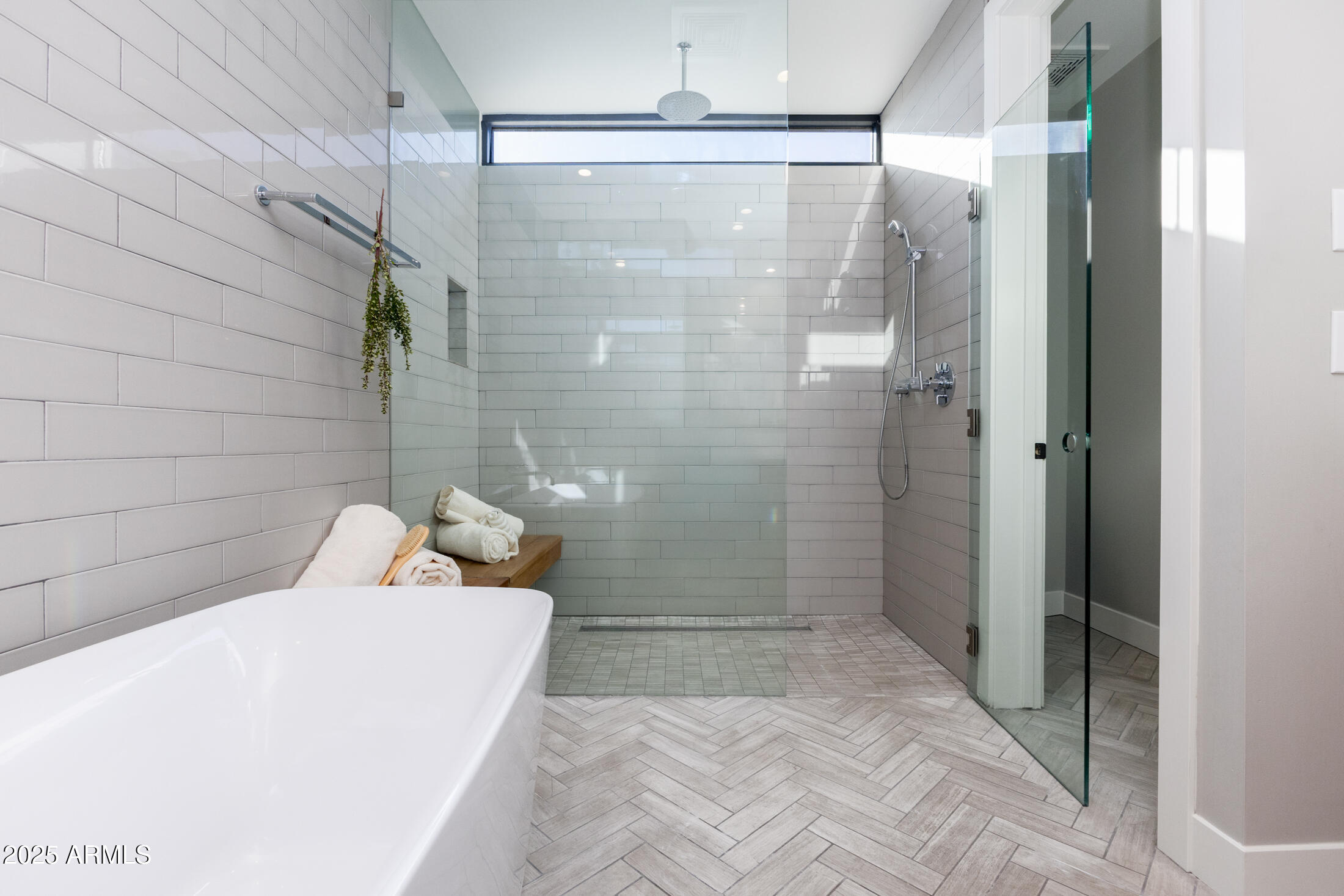 3931 E GLENROSA Avenue