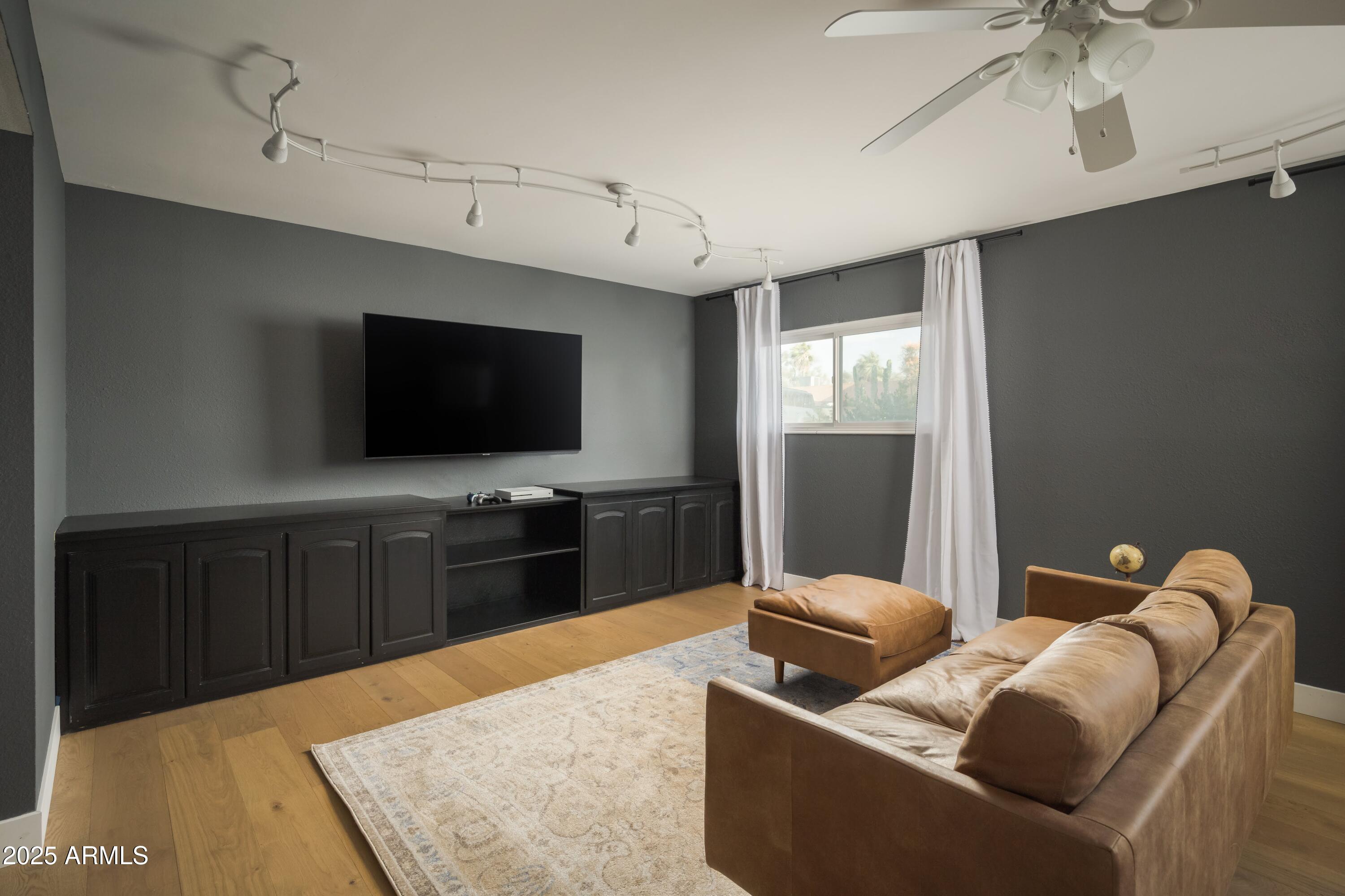 8740 E MULBERRY Street