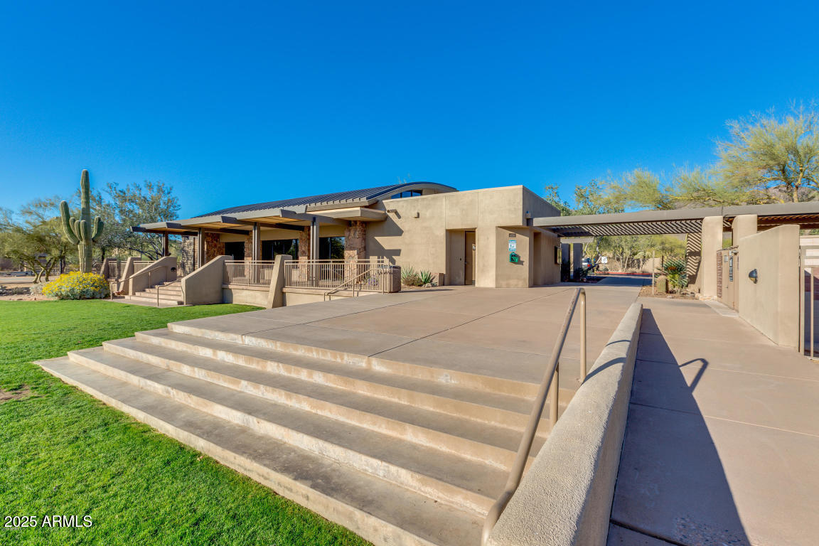 10215 E HILLERY Drive
