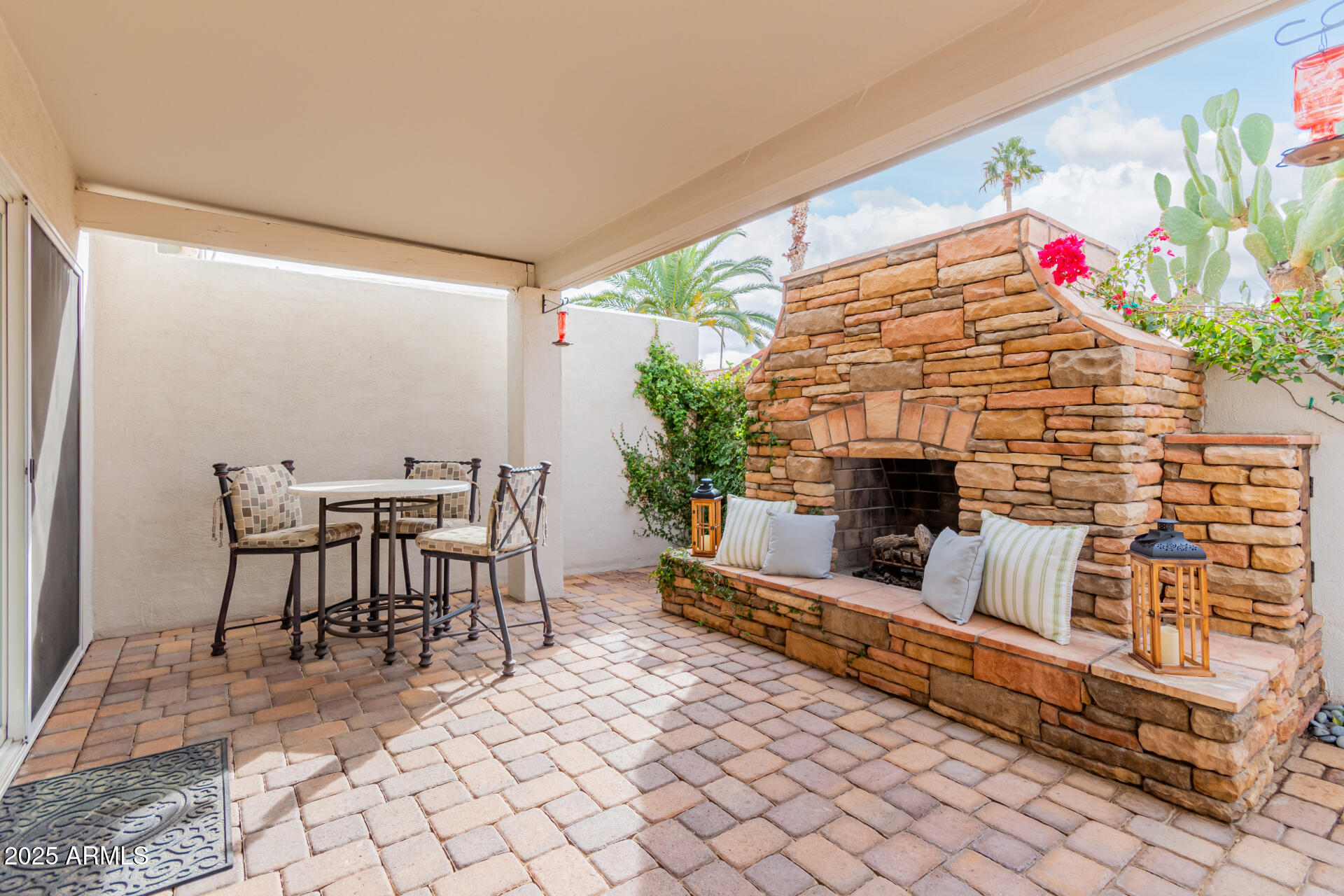 8749 E Via de Sereno