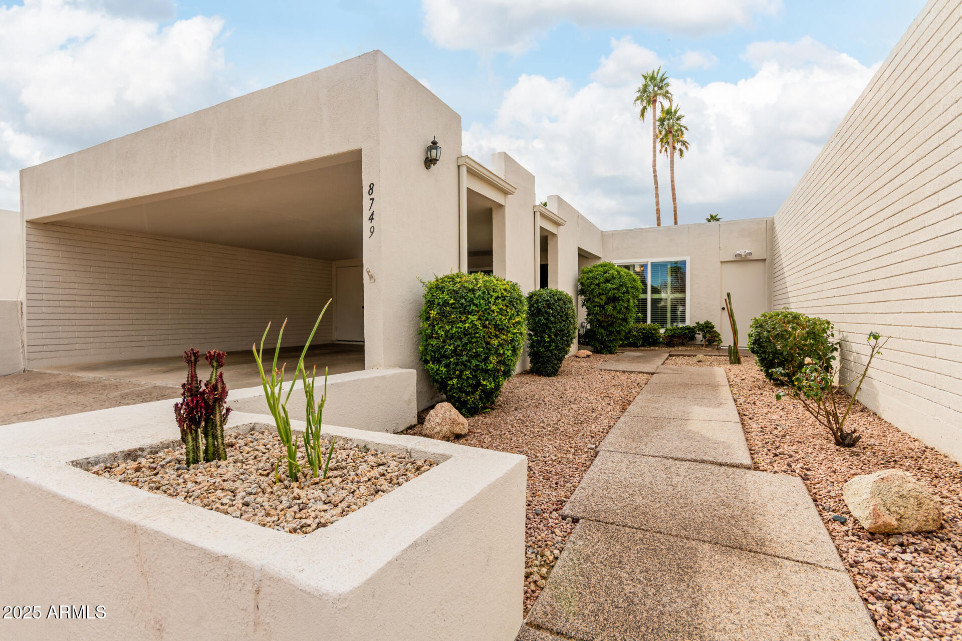 8749 E Via de Sereno