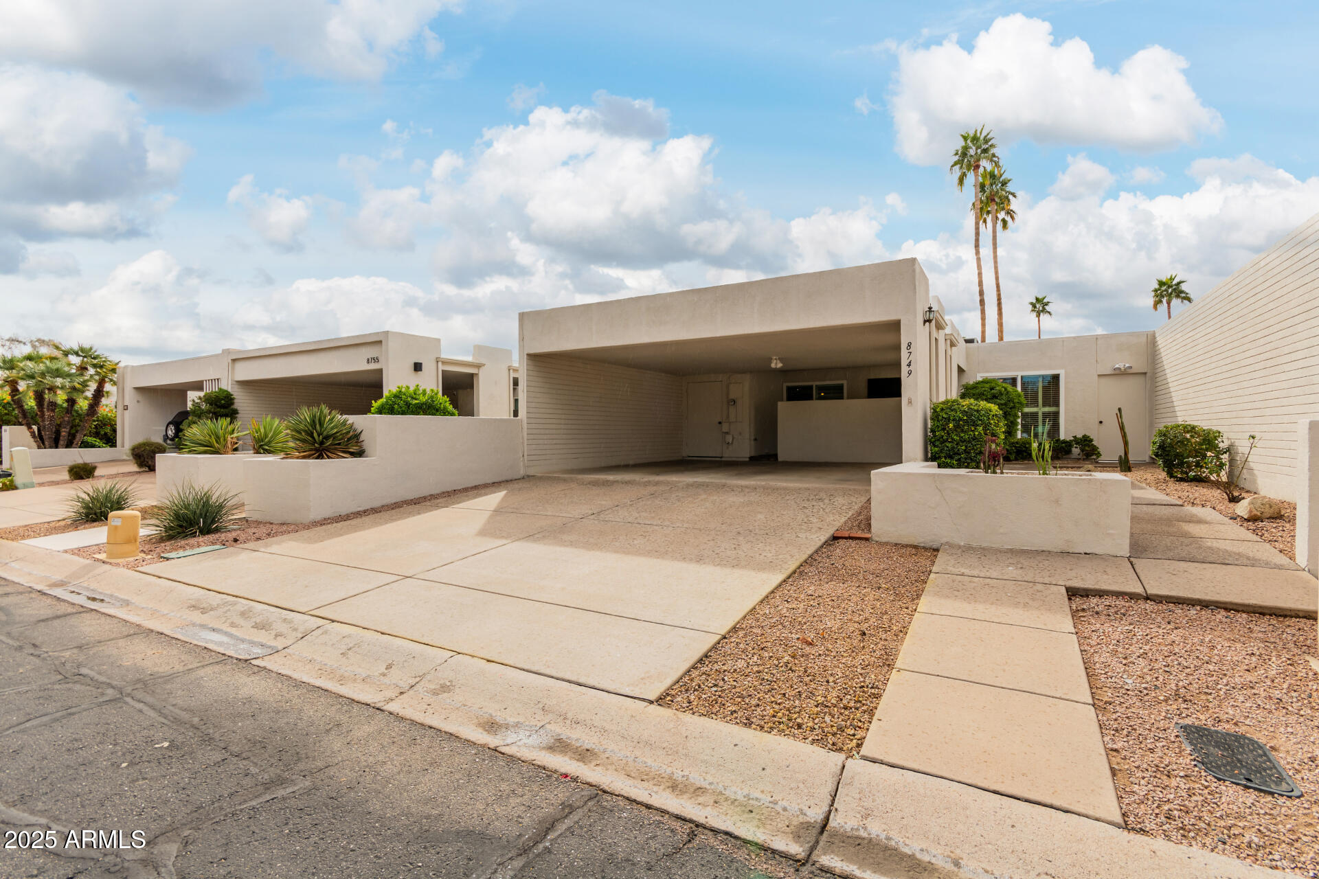 8749 E Via de Sereno