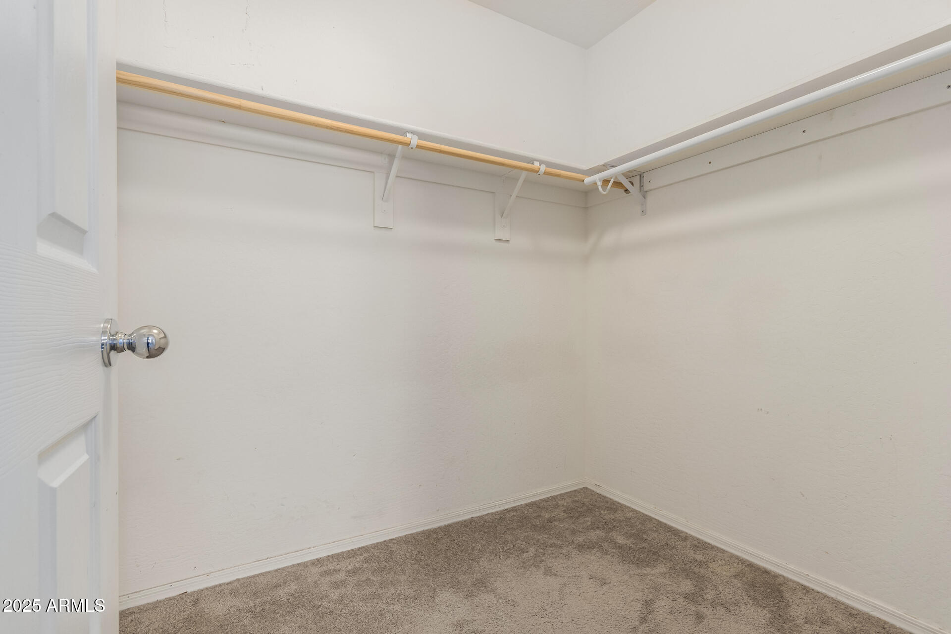 10204 W LAWRENCE Lane