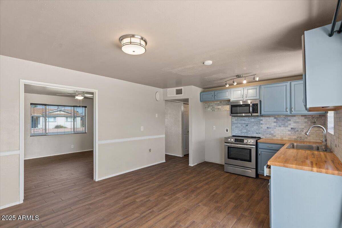 3117 W CORRINE Drive