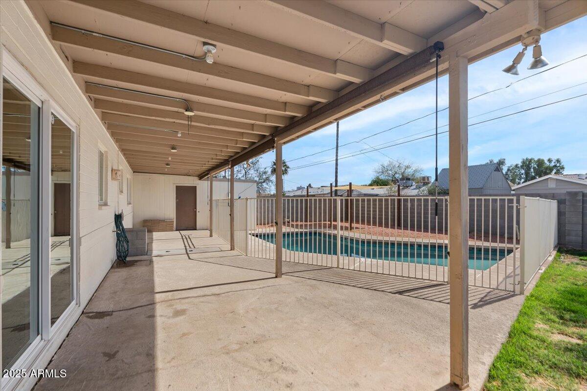 3117 W CORRINE Drive