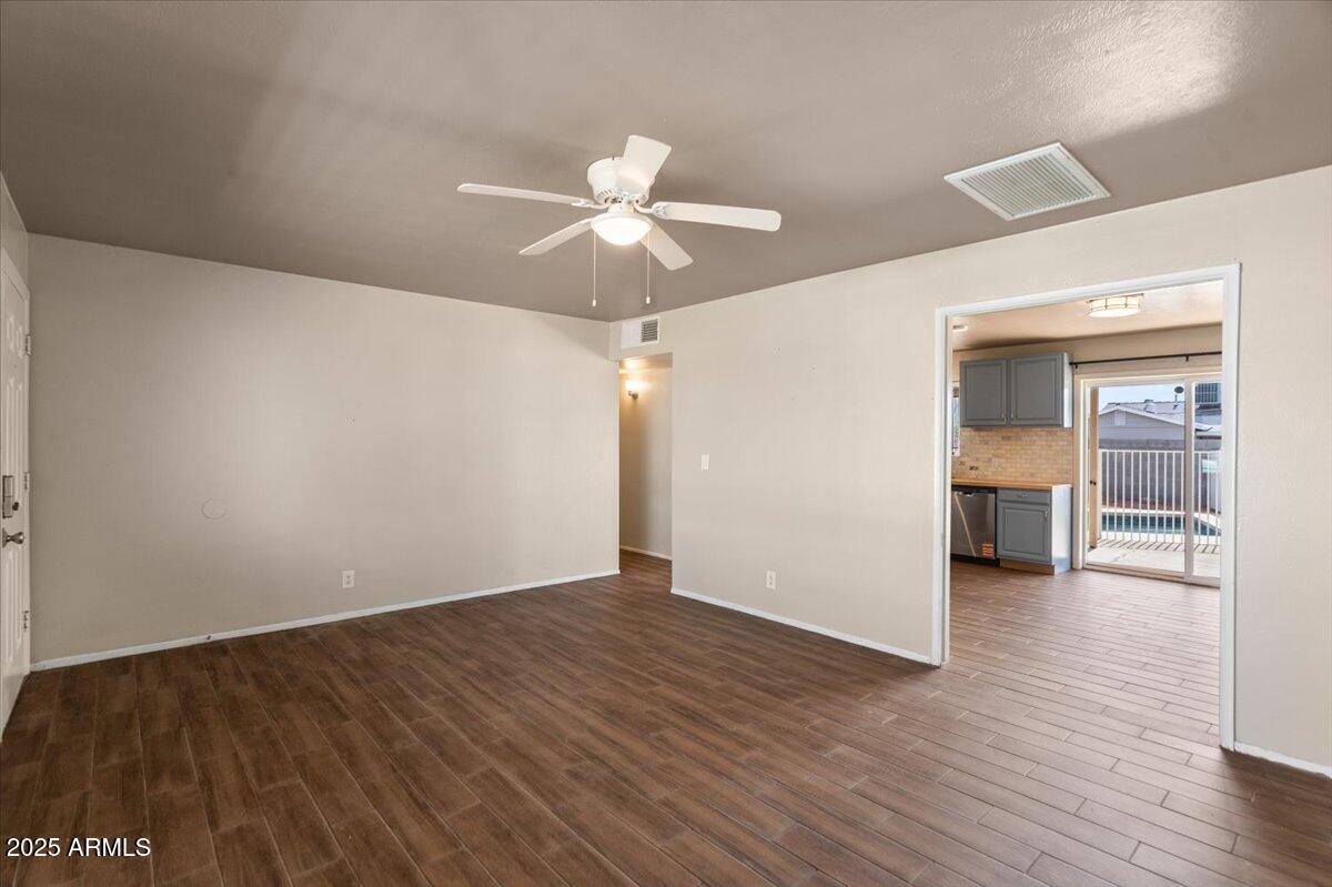 3117 W CORRINE Drive