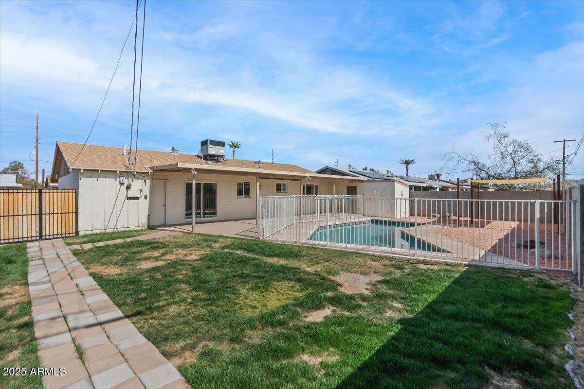 3117 W CORRINE Drive