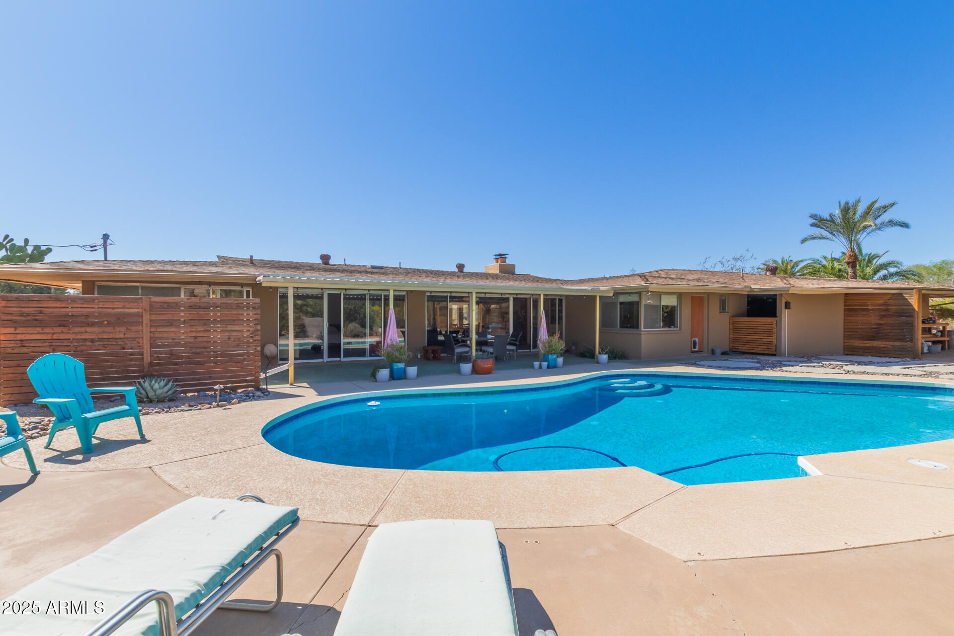 7102 E LARKSPUR Drive