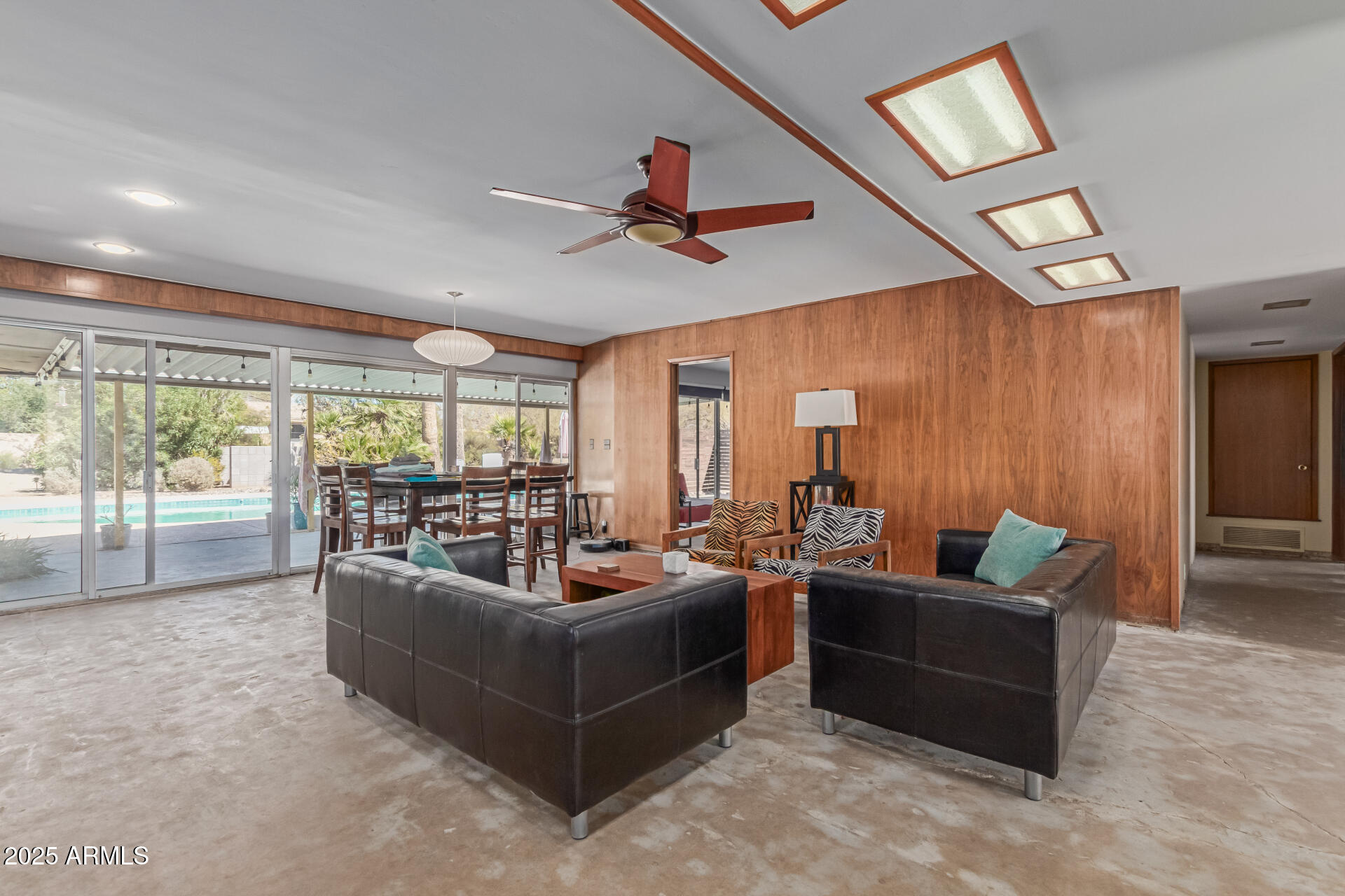 7102 E LARKSPUR Drive