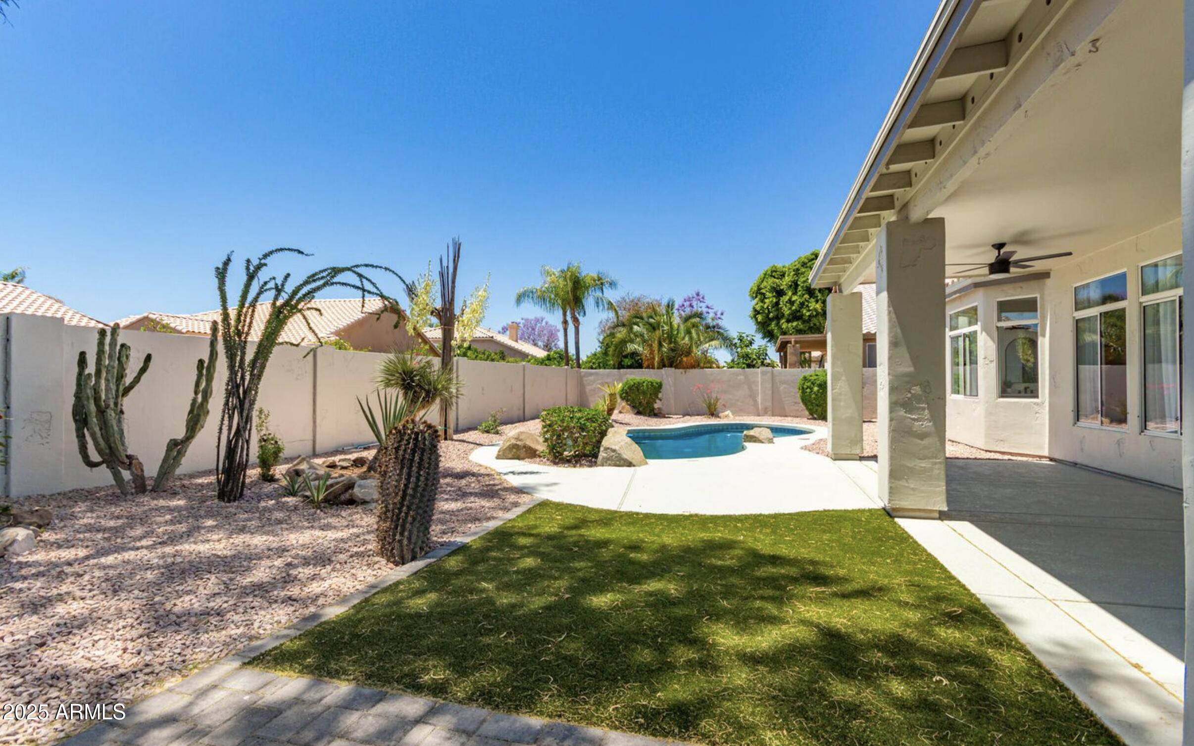 6809 W VIA MONTOYA Drive