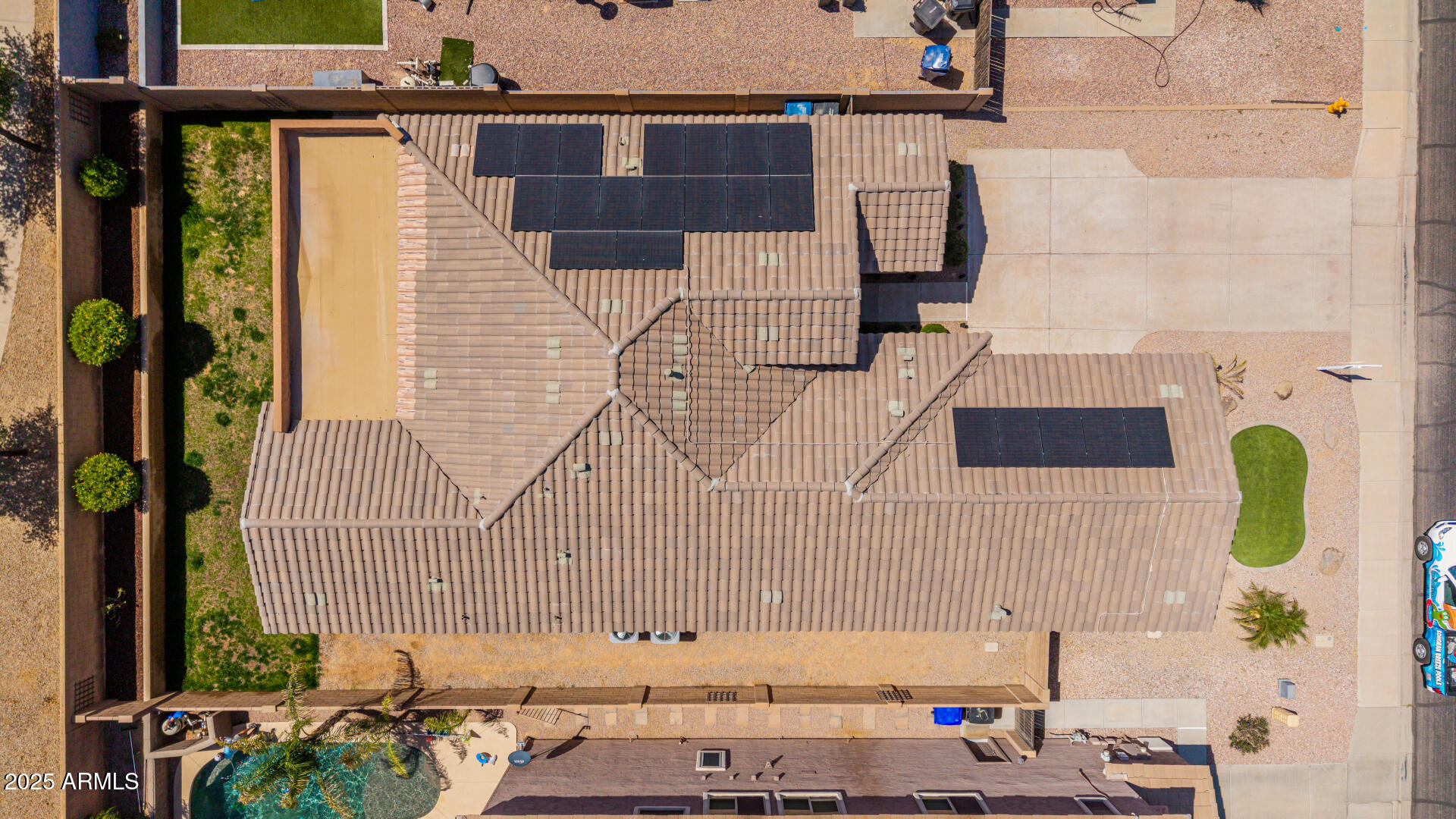 6915 S sapphire Way