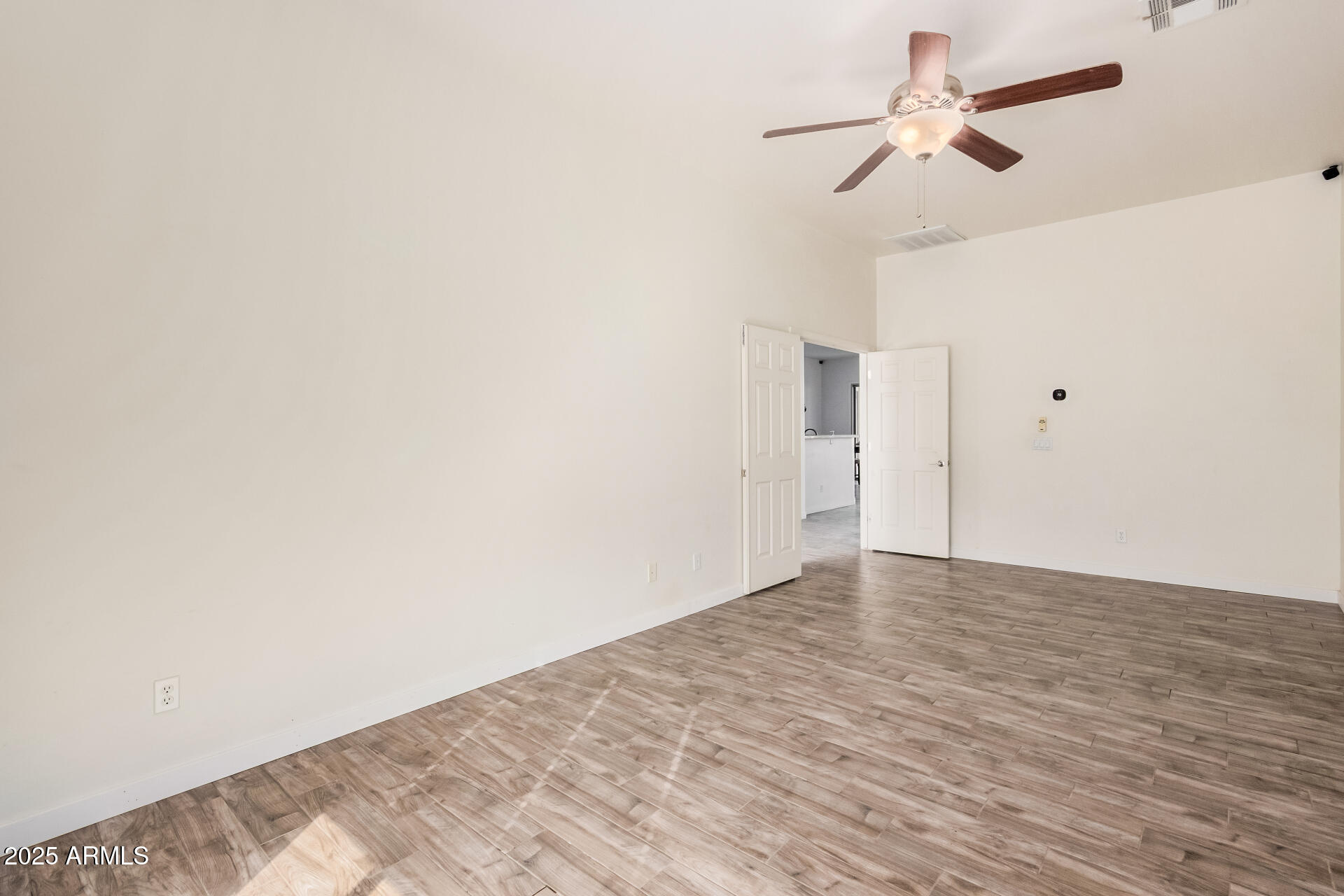 6915 S sapphire Way